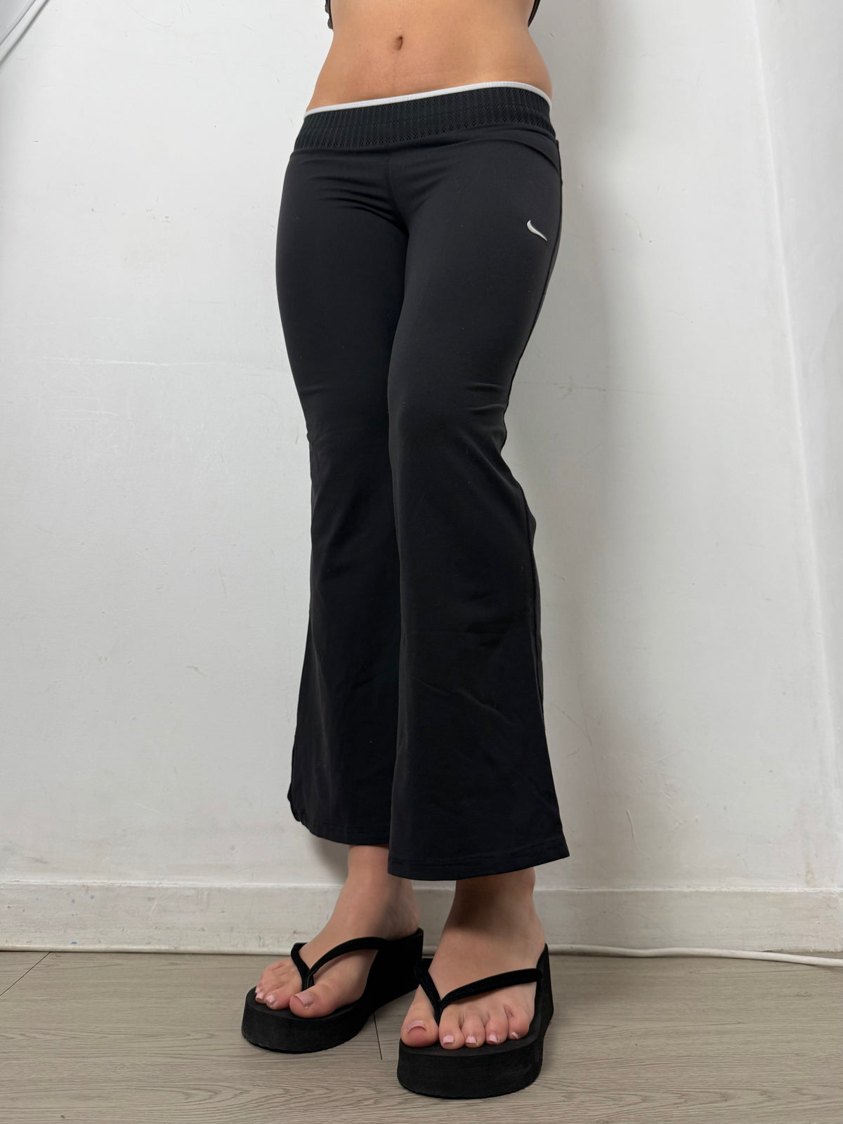 Black activewear low rise pants (XS)