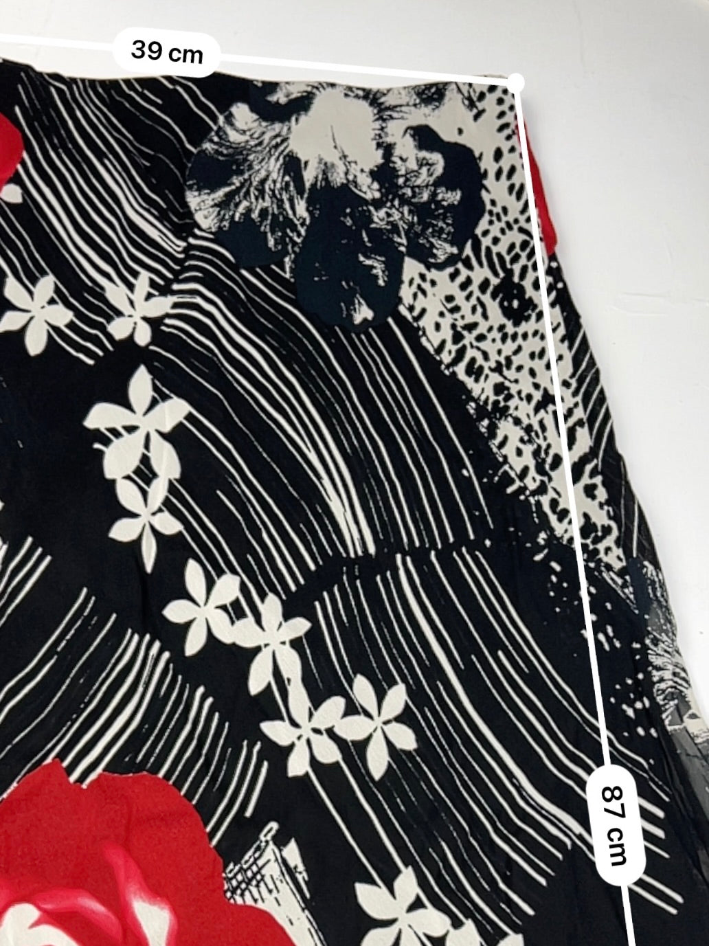 Black mesh lined floral maxi skirt (M)