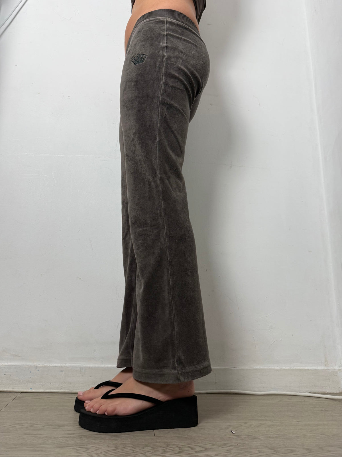 Brown velvet low rise flare pants (XS)