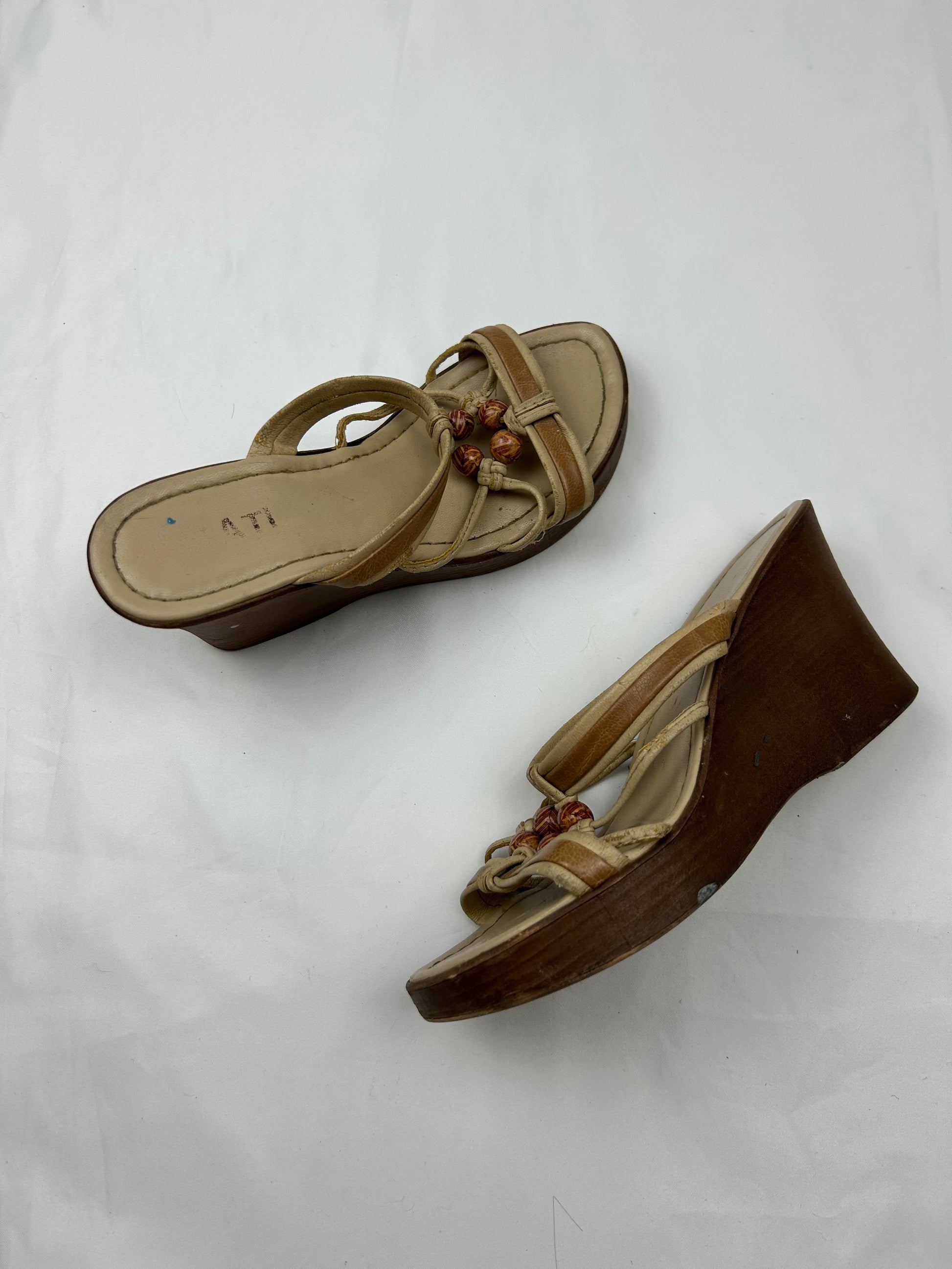 Beige pearls wedge heels mules (37)