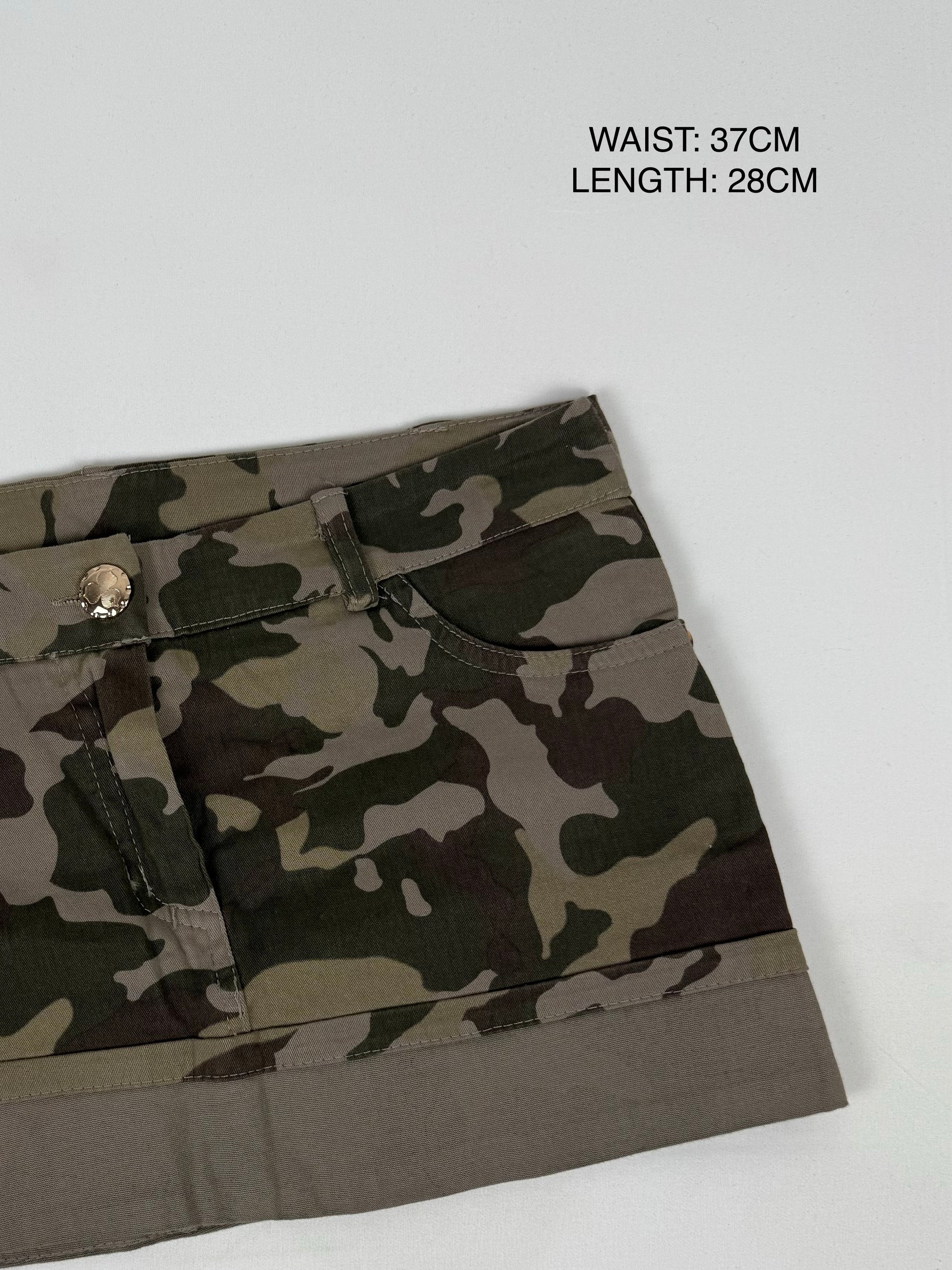 Khaki camo low rise mini skirt (S)