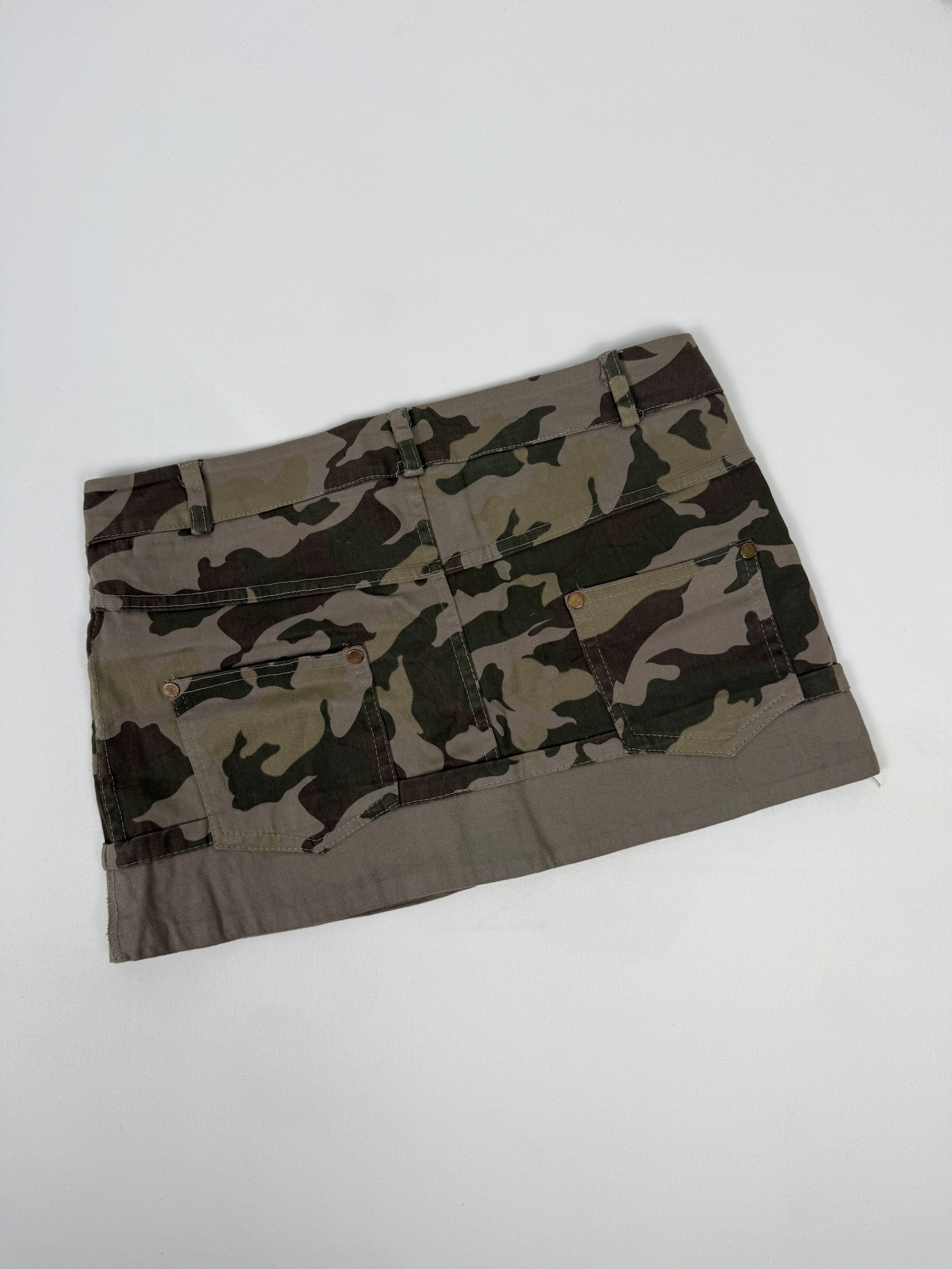 Khaki camo low rise mini skirt (S)