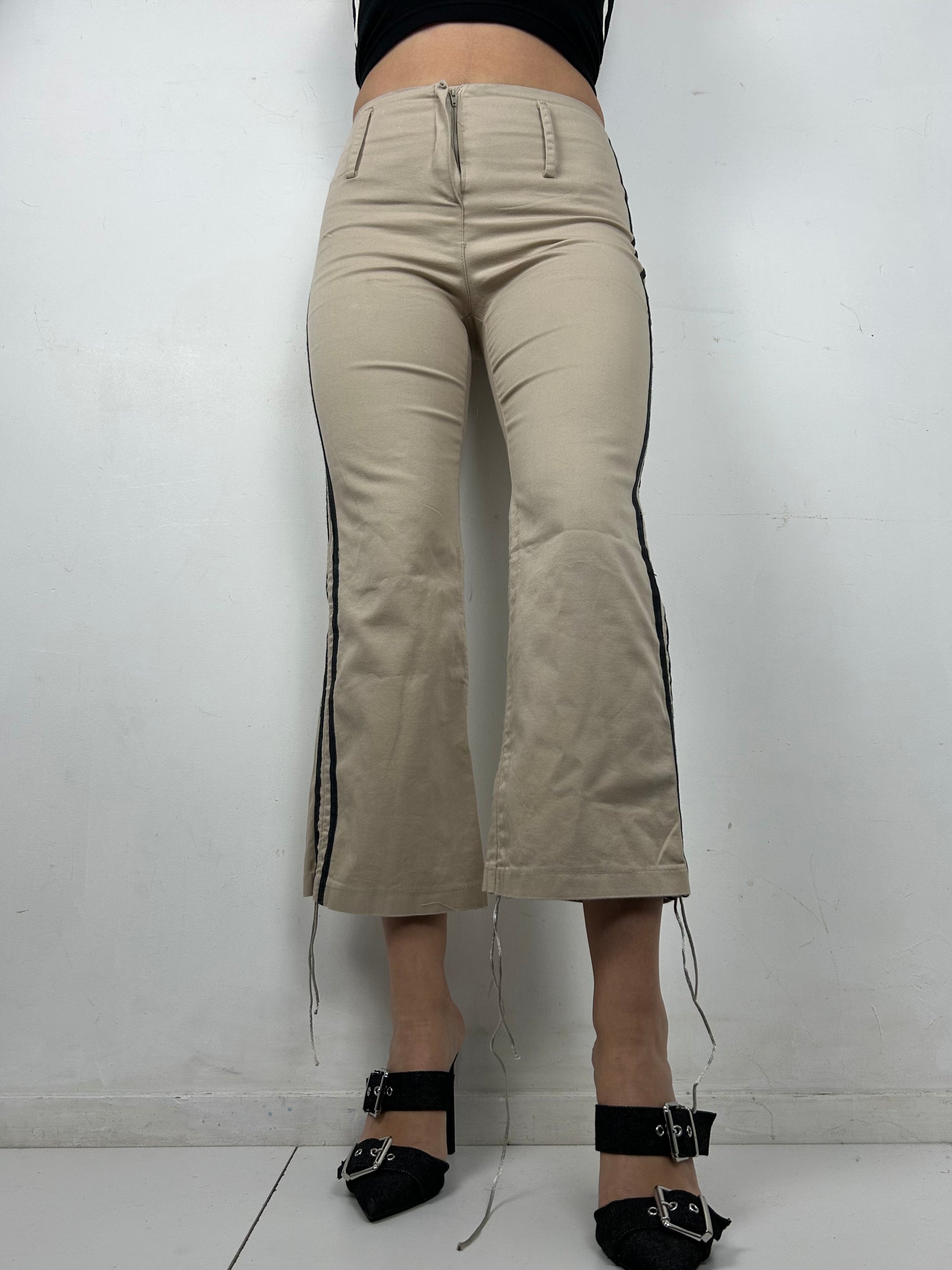 Beige low rise 3/4 length capris pants (S)