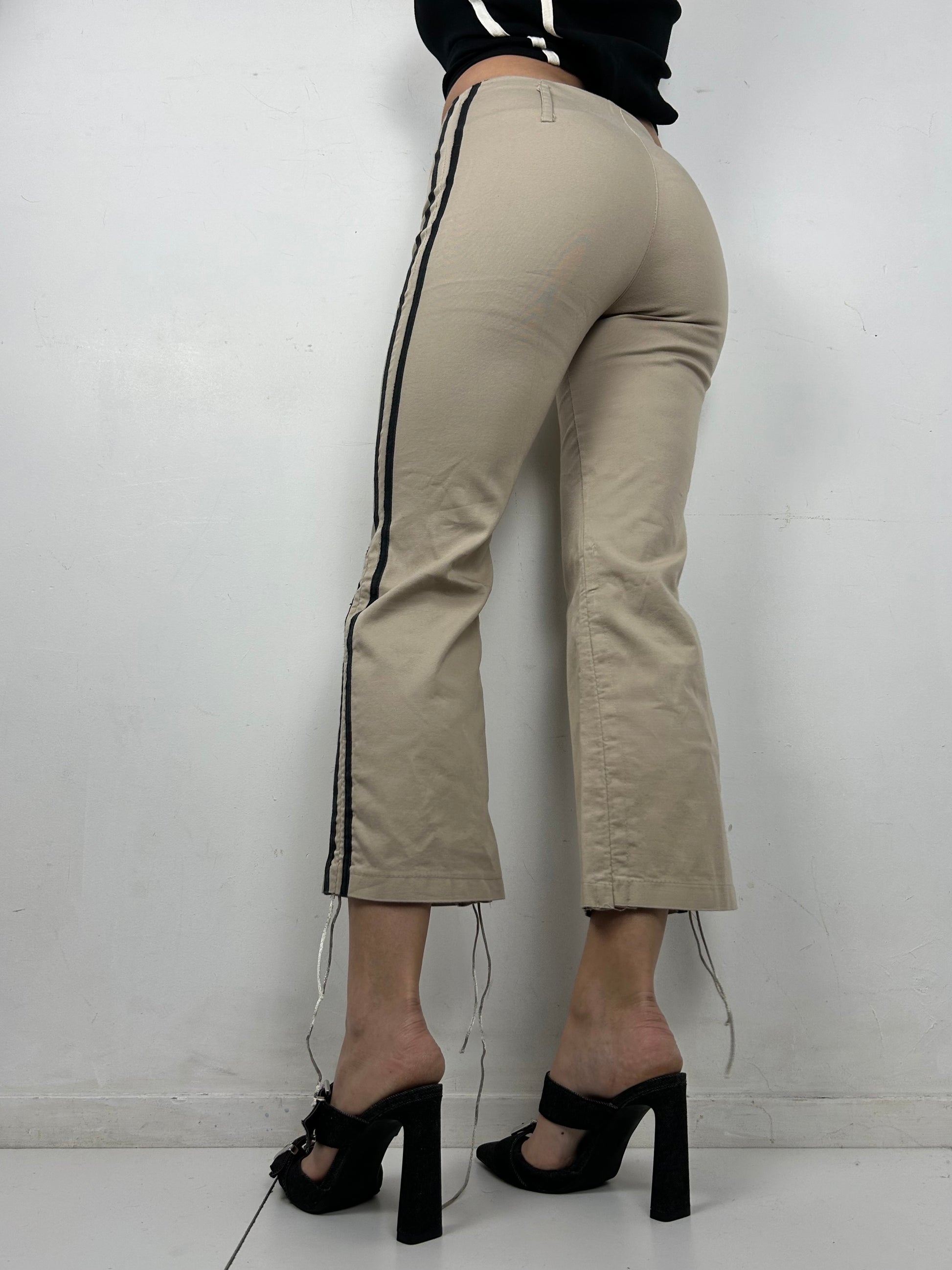 Beige low rise 3/4 length capris pants (S)