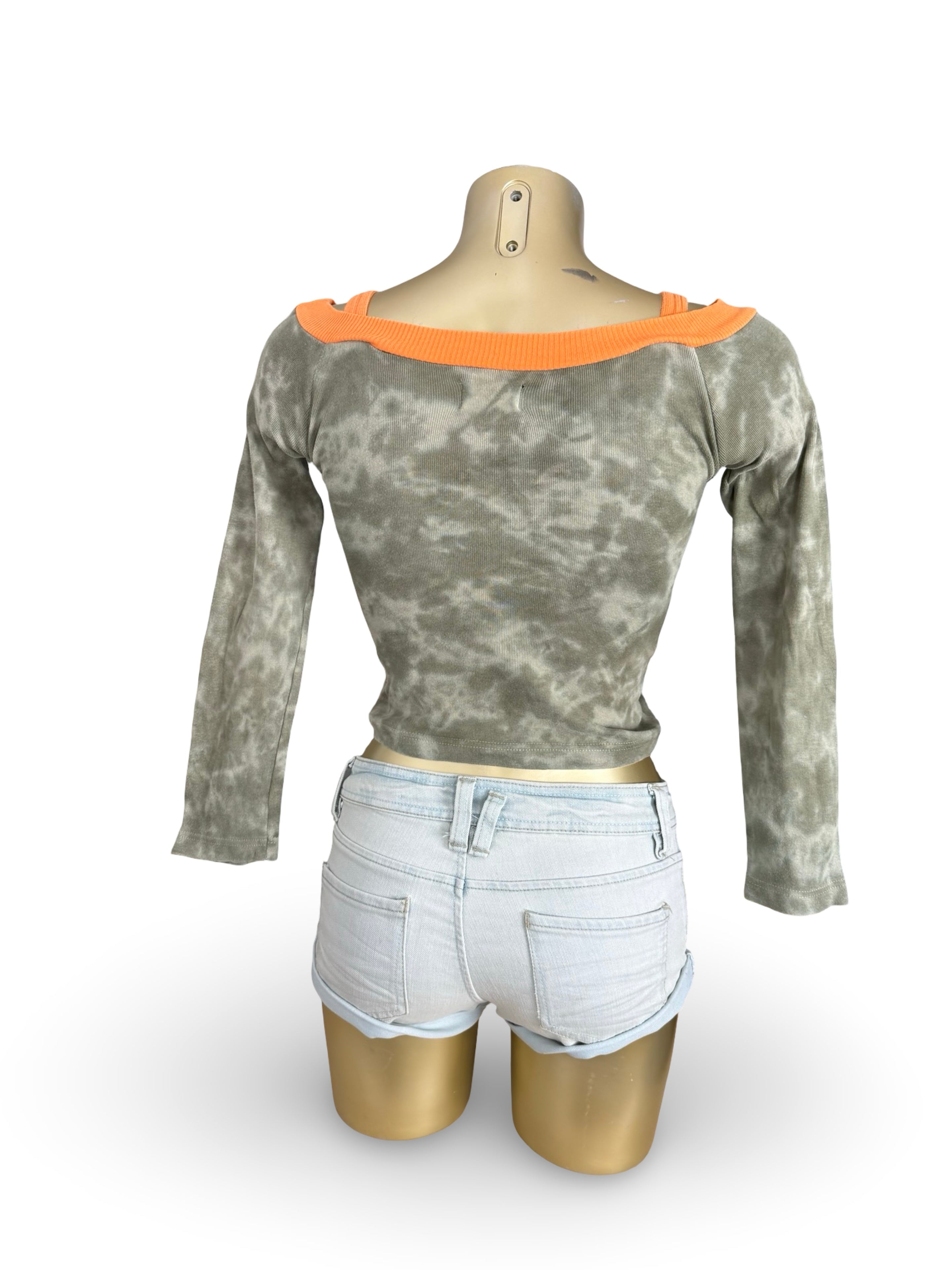 Khaki graphic long sleeves top (XS)