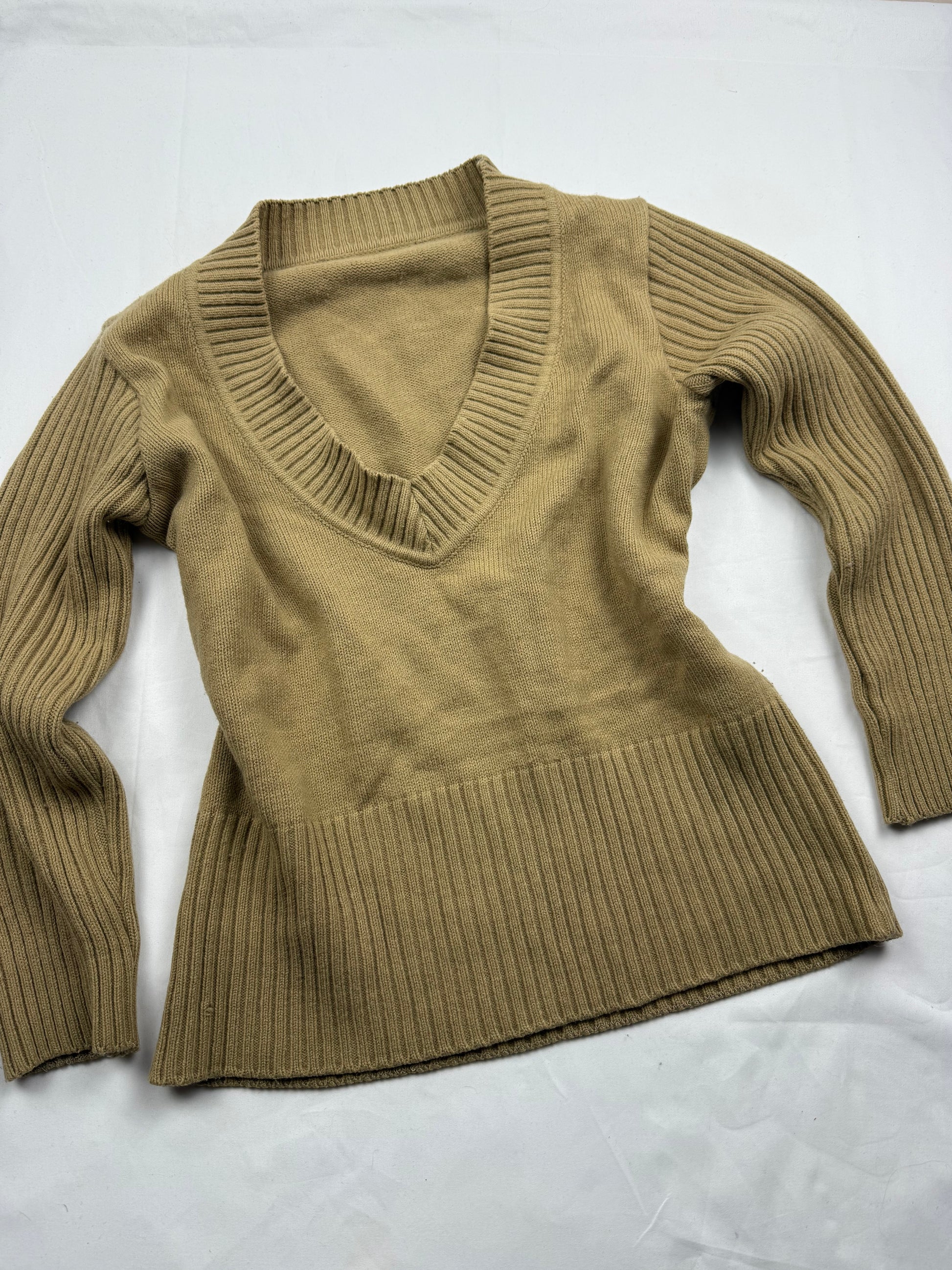 Beige V neck jumper (L)