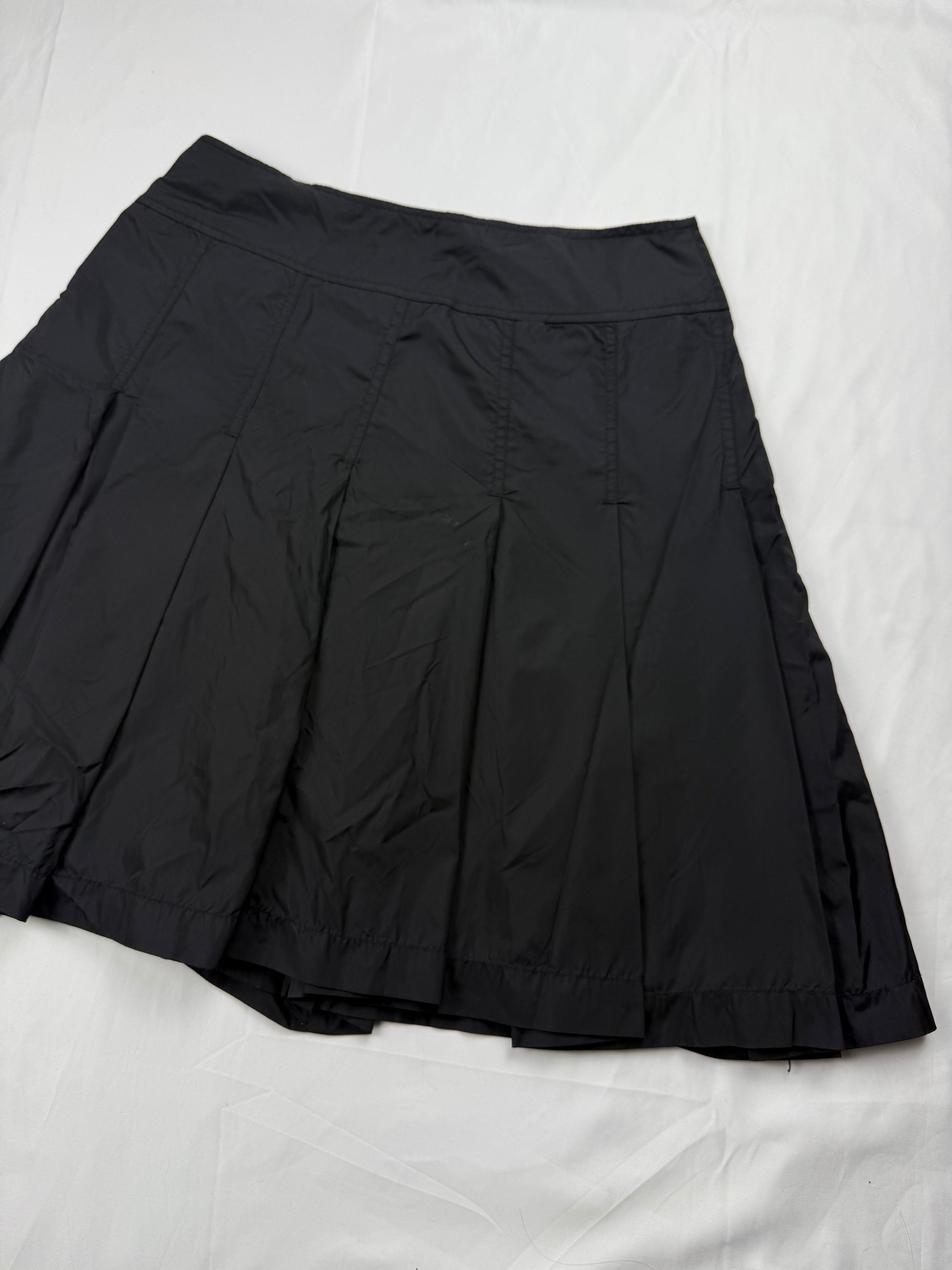 Black low rise pleated midi skirt (XS/S)