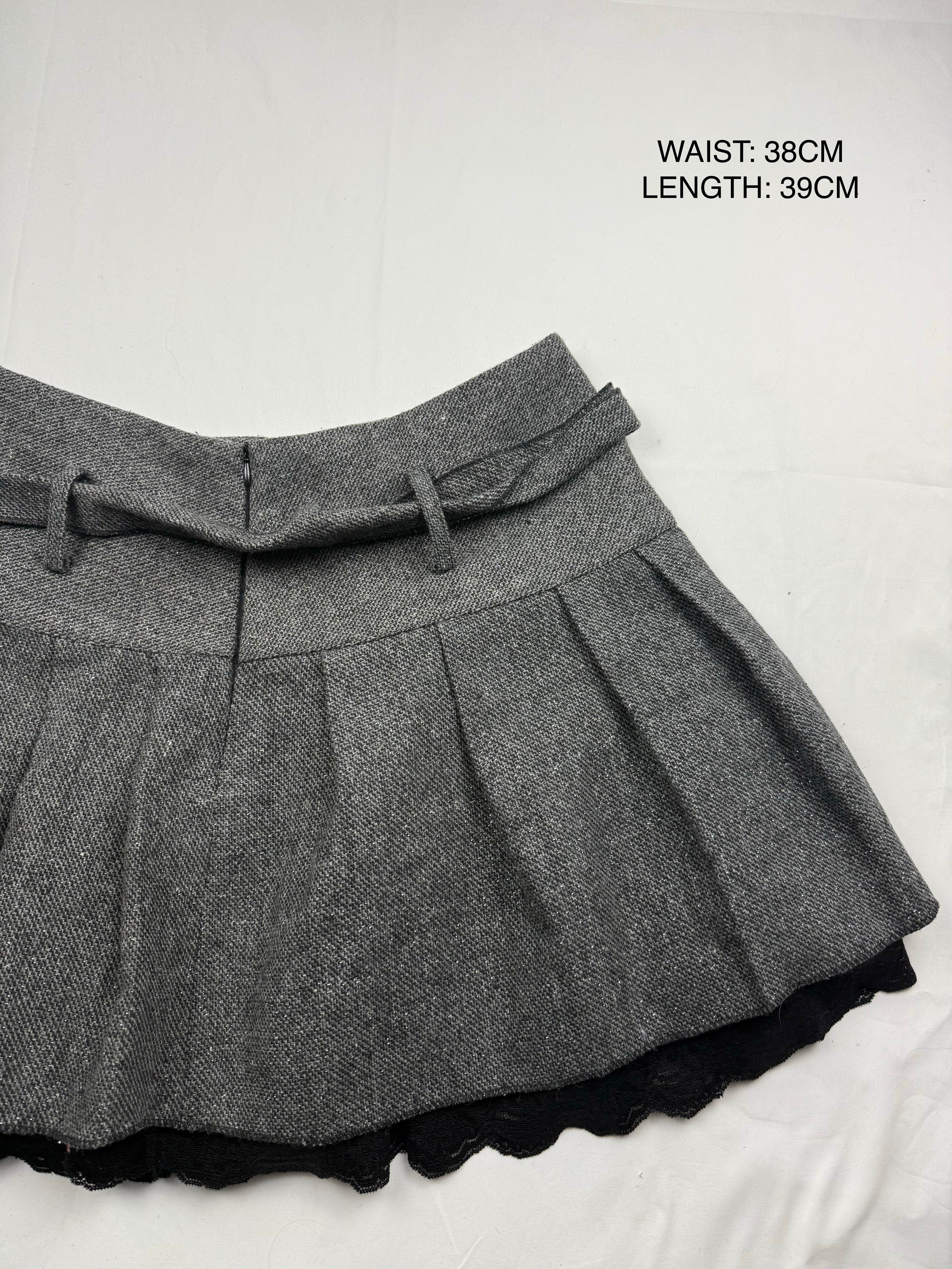 Grey low rise mini pleated skirt (M)
