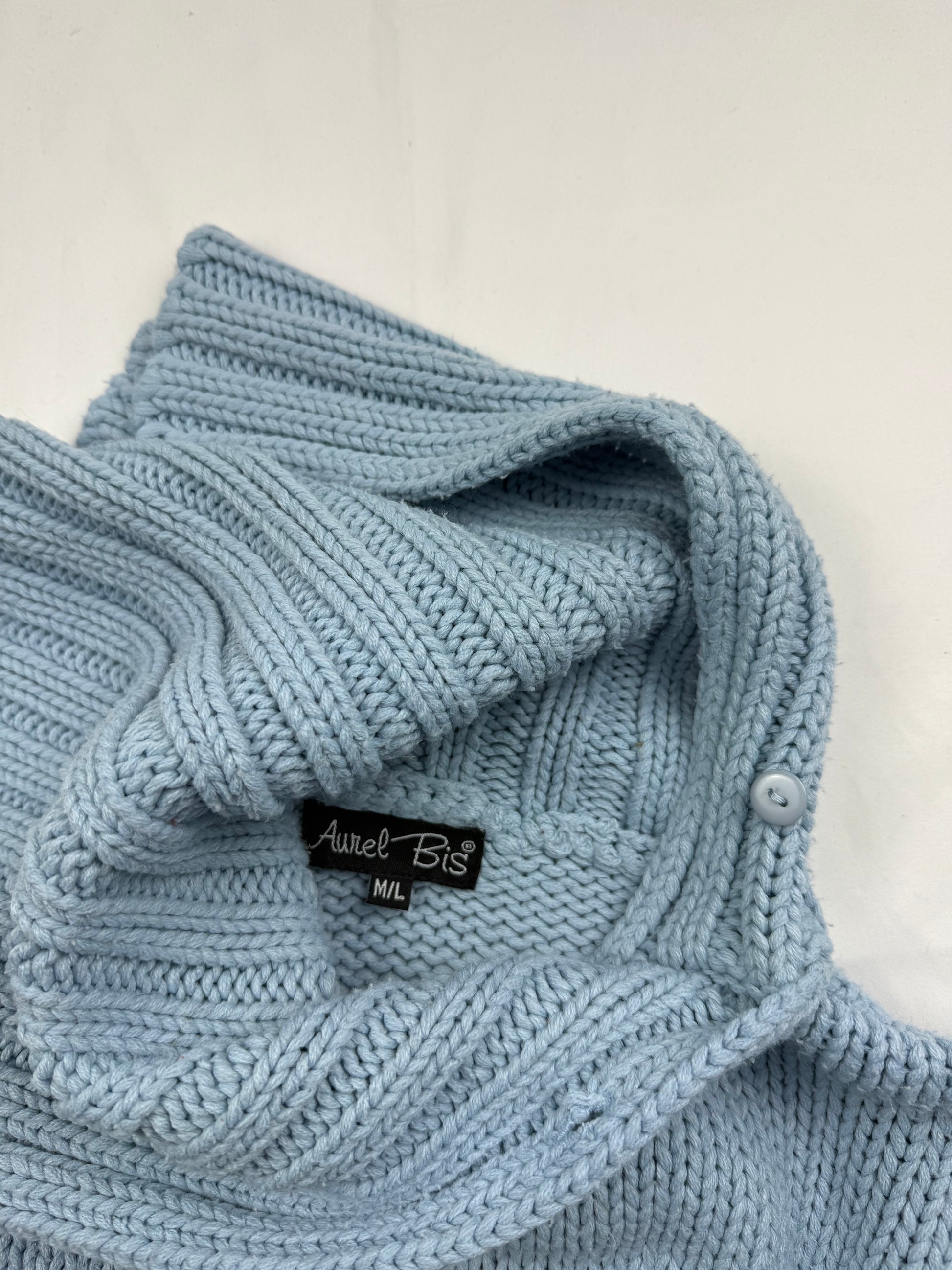 Baby blue knitted turtleneck jumper (M/L)
