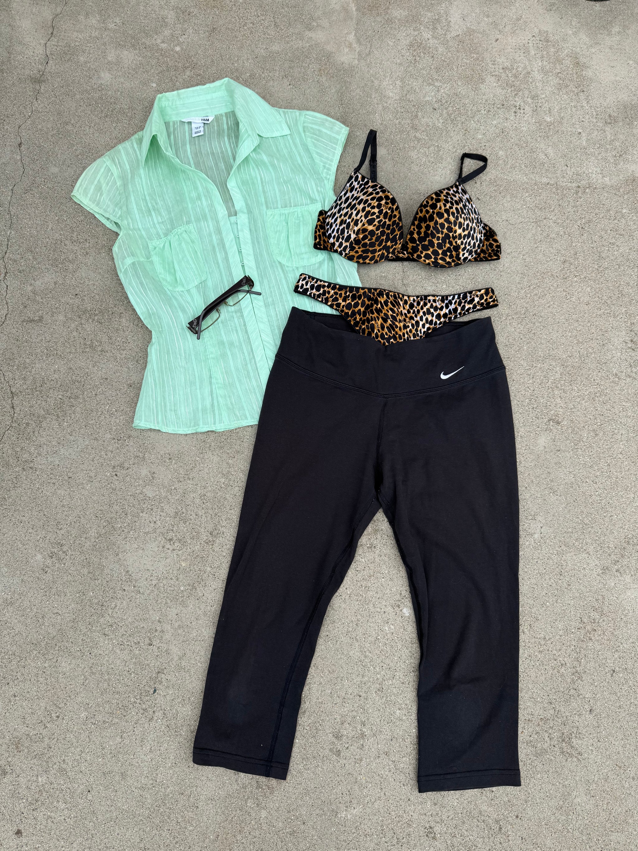 Black activewear low waist capri leggings pants (S)