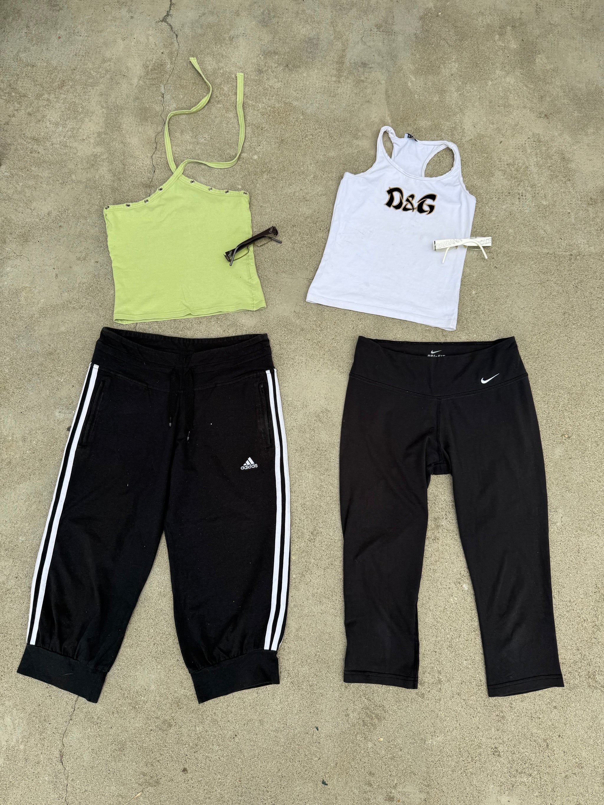 Black activewear low waist capri pants (S)