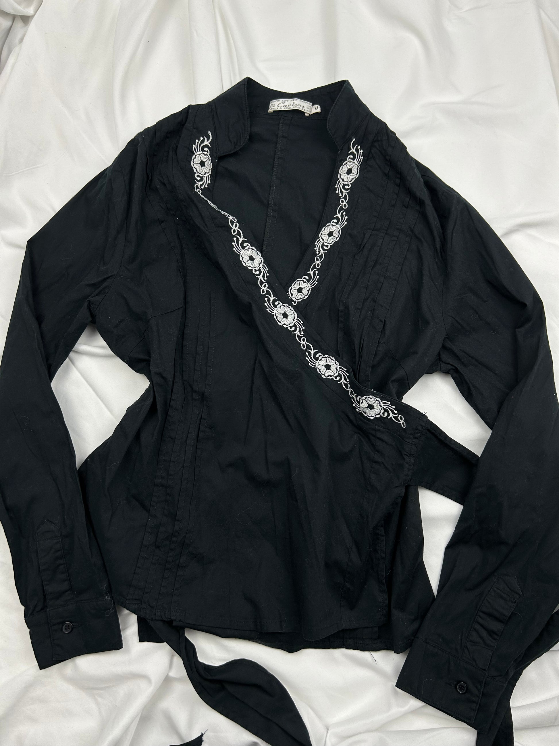 Black wrapped long sleeves top (L)