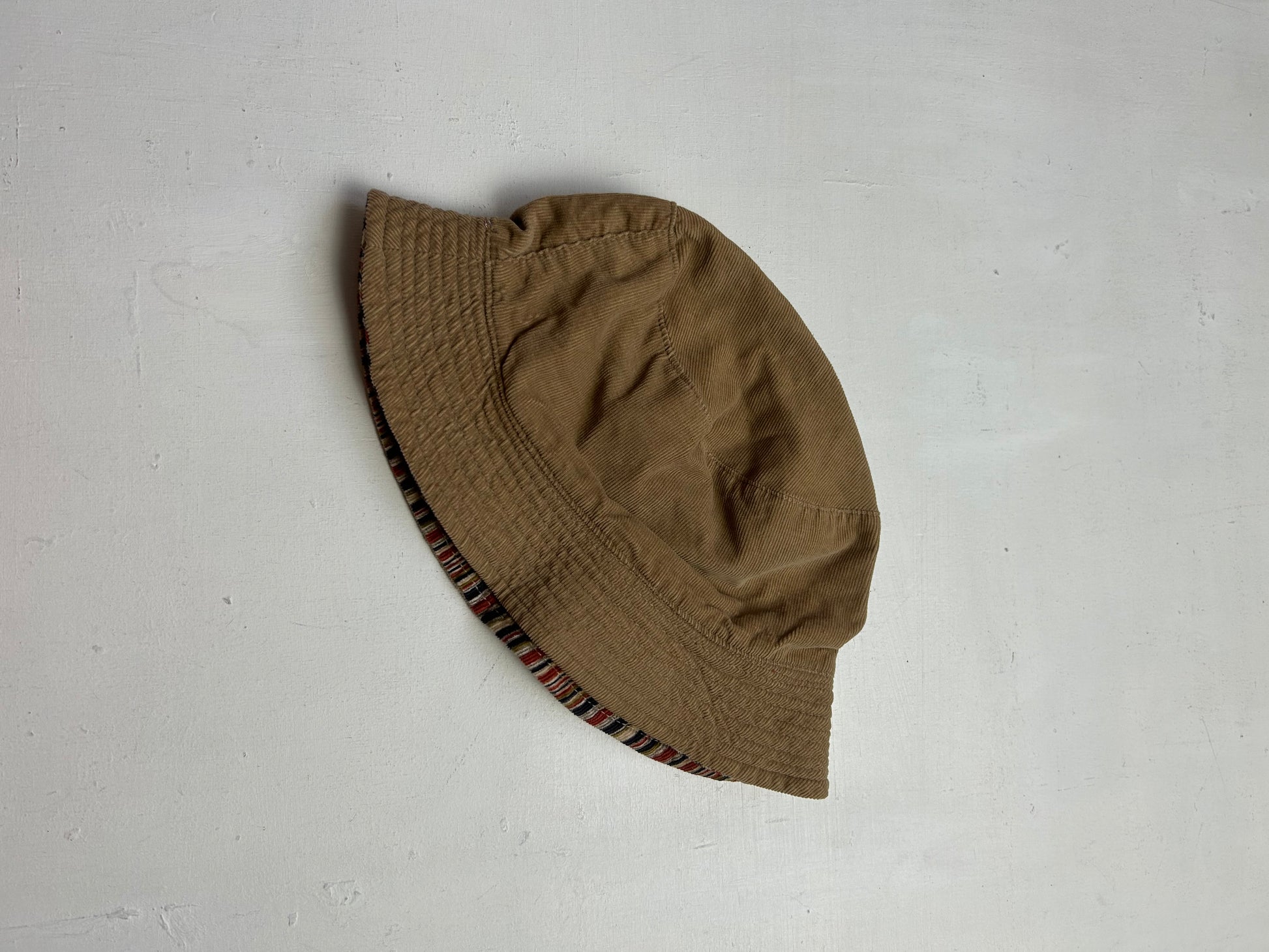 Beige ribbed 90s vintage reversible bucket hat