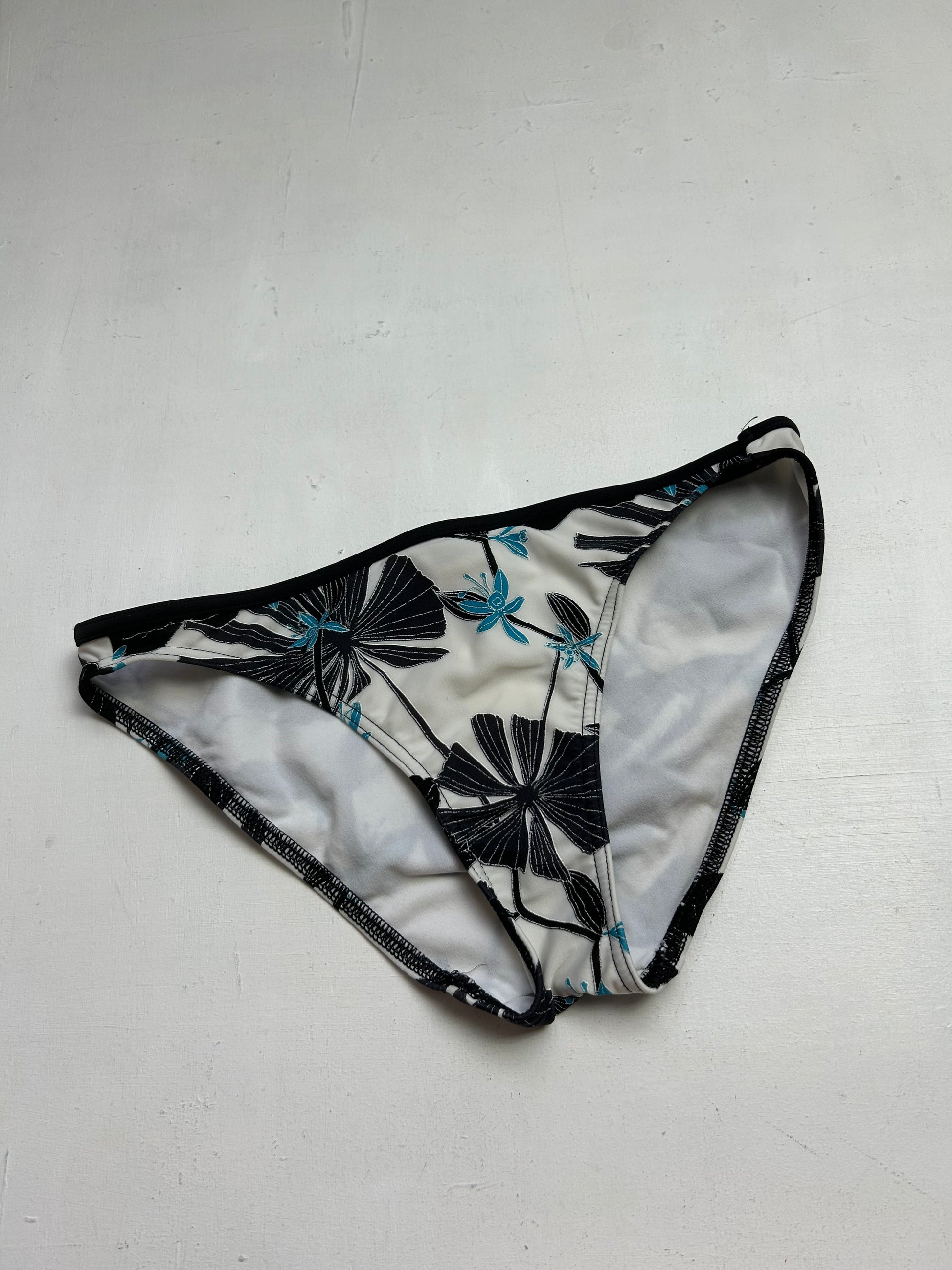 Black & white Hawaii print low rise adjustable y2k vintage bikini bottom