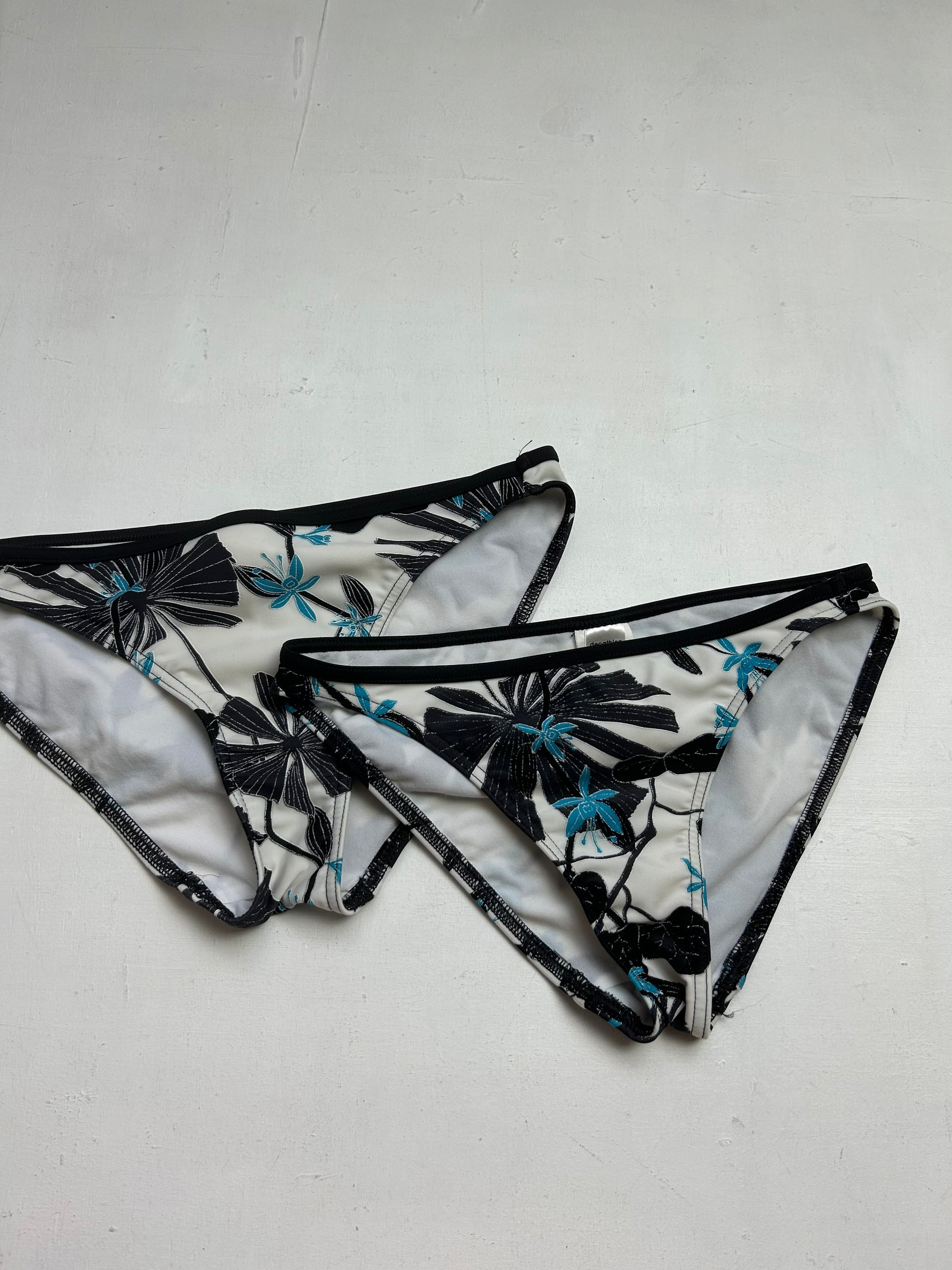 Black & white Hawaii print low rise adjustable y2k vintage bikini bottom