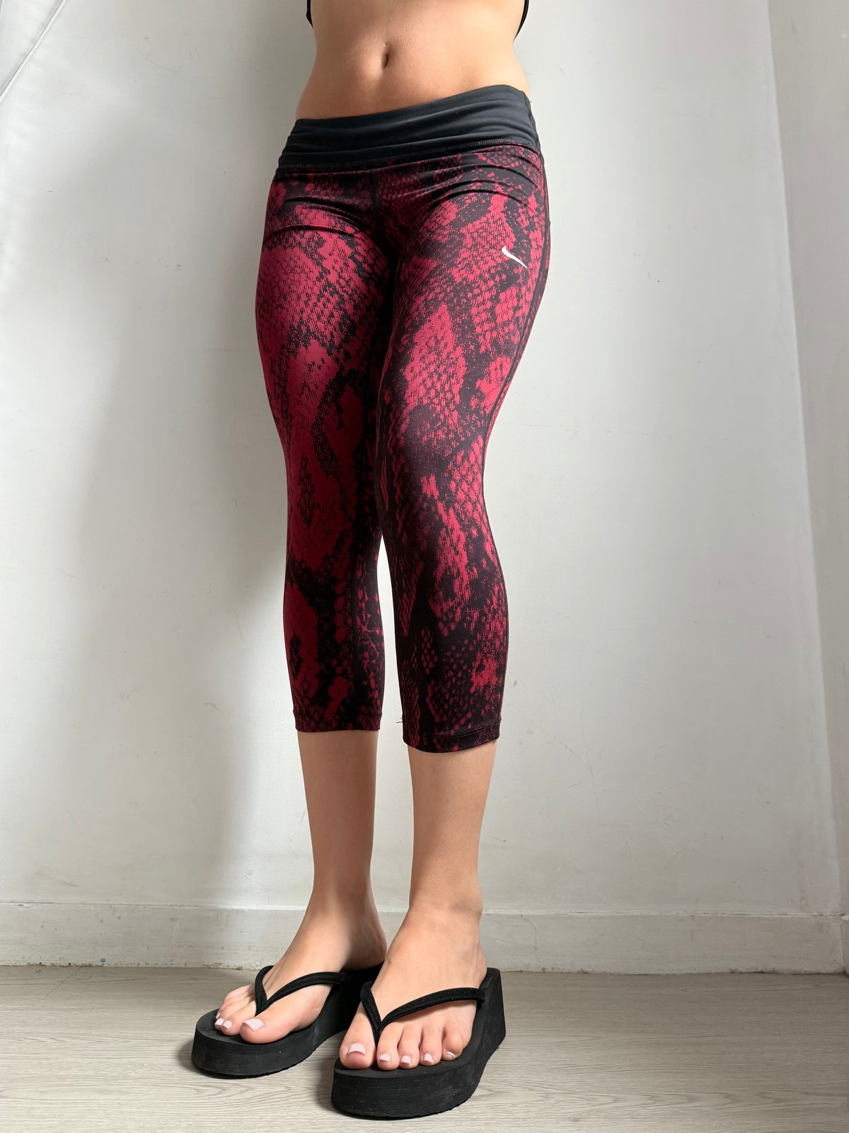 Red activewear capri pants (S)