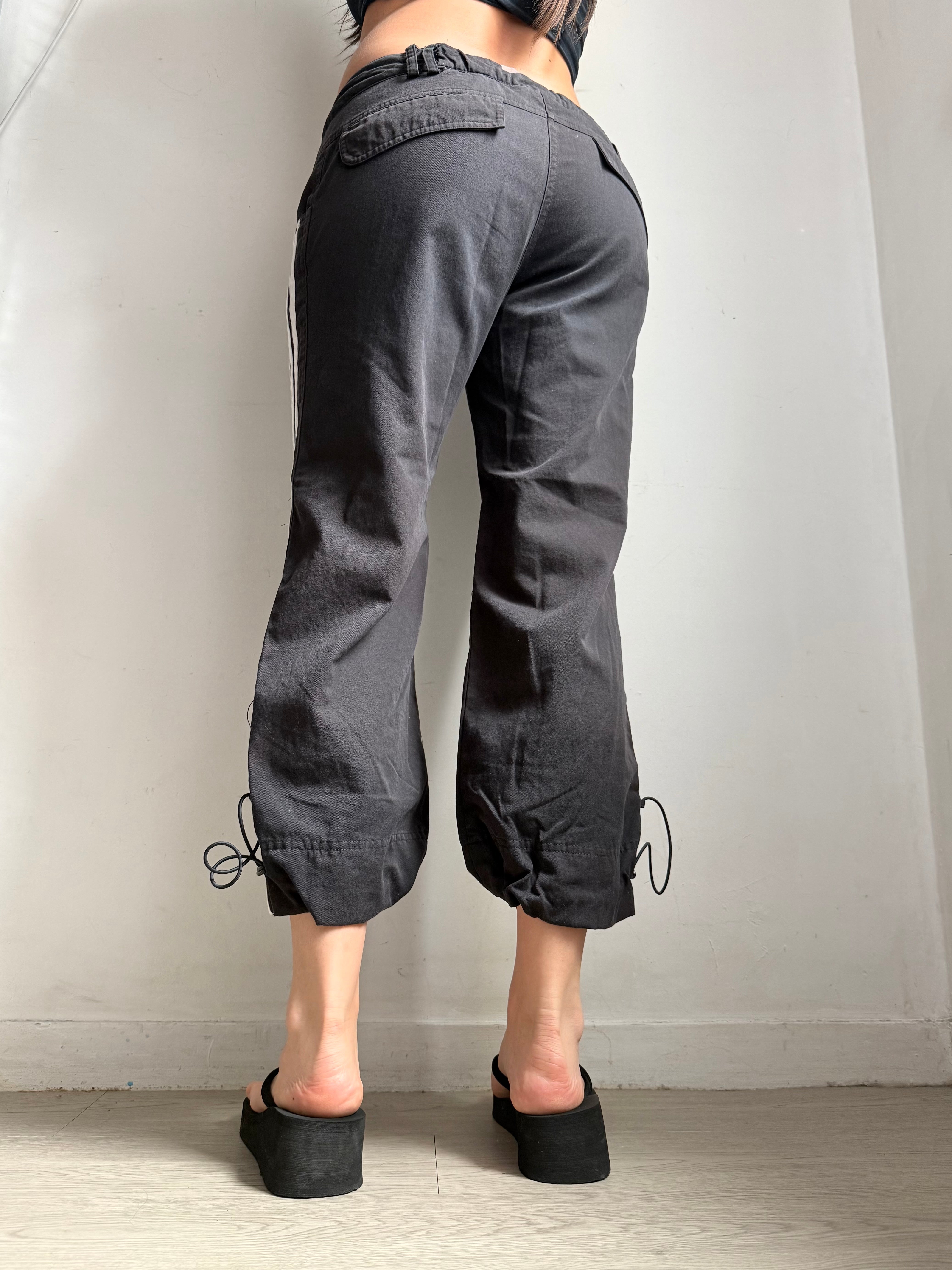 Black low rise capri pants (L)