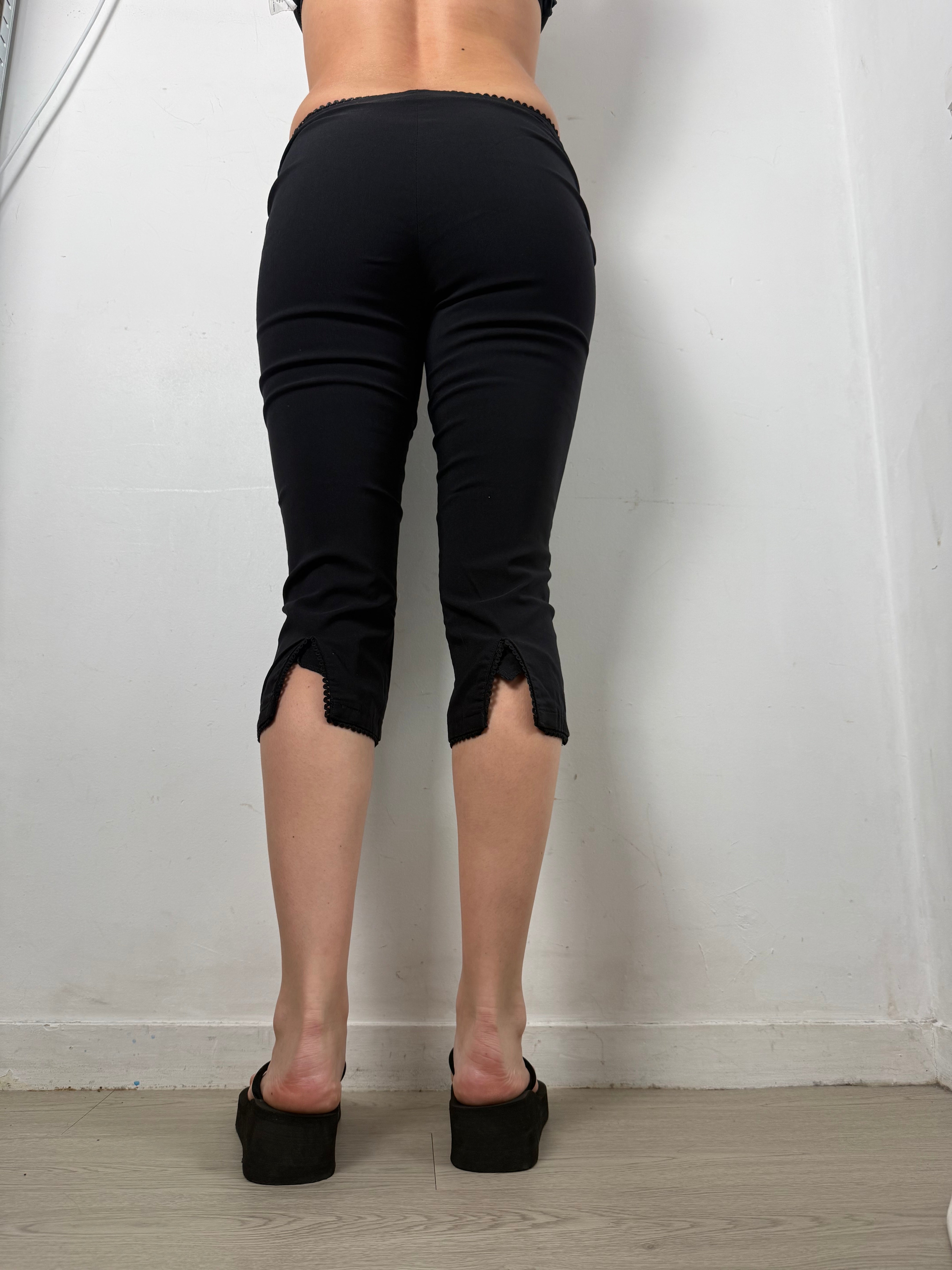 Black low rise capri pants (S)