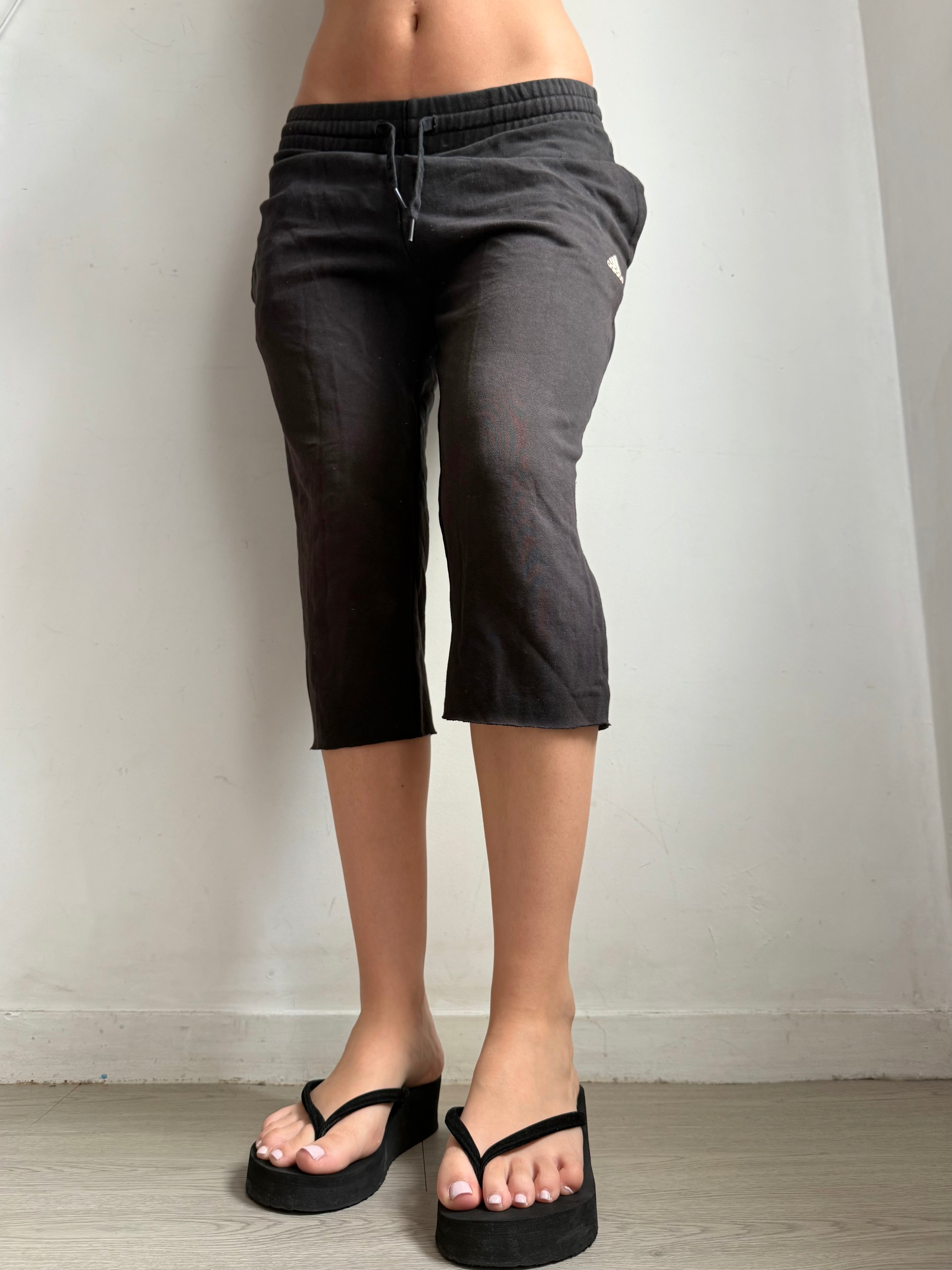 Black capri pants (S)
