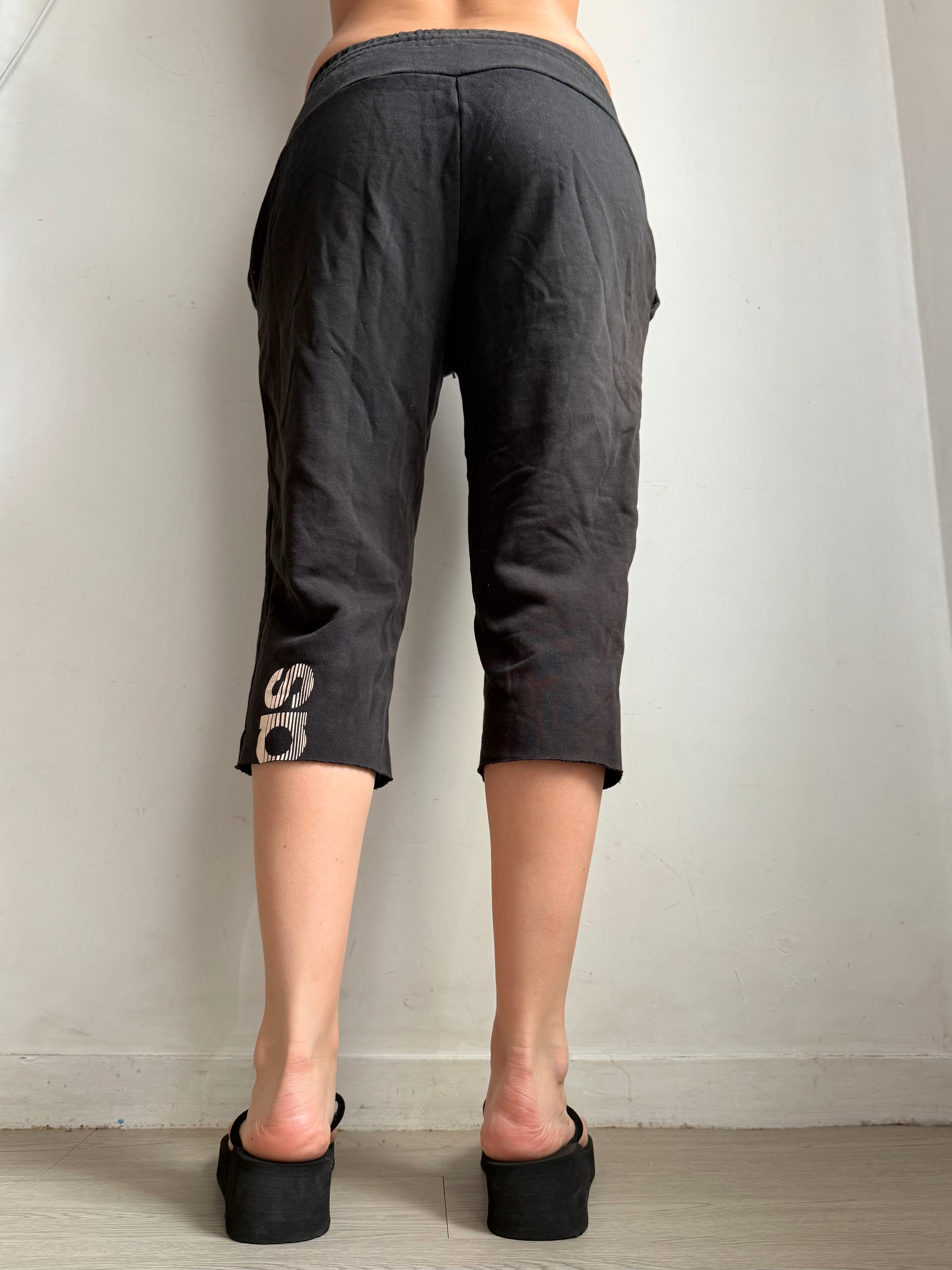 Black capri pants (S)