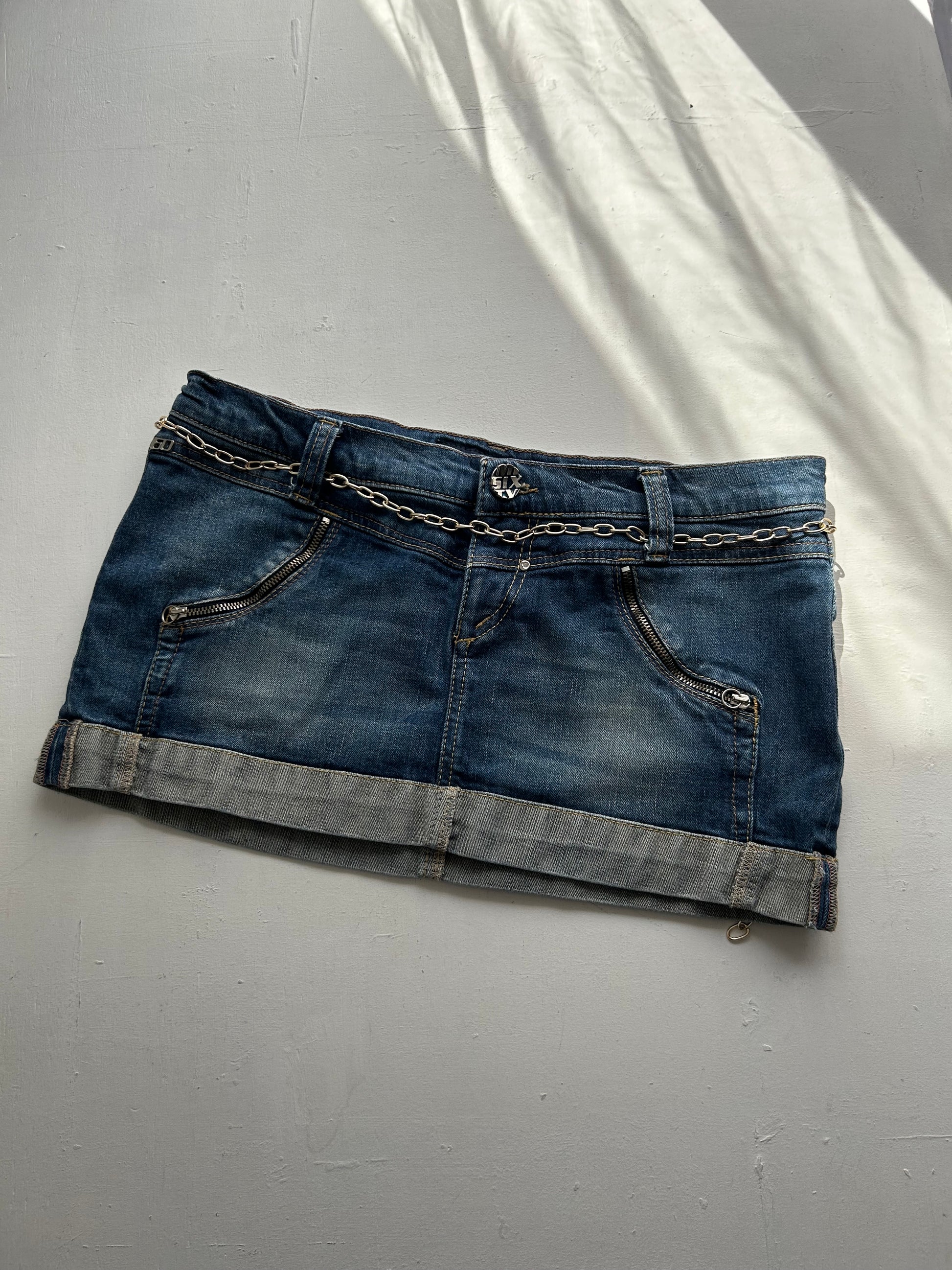 Blue denim y2k 90s vintage mini skirt with chain belt (M)