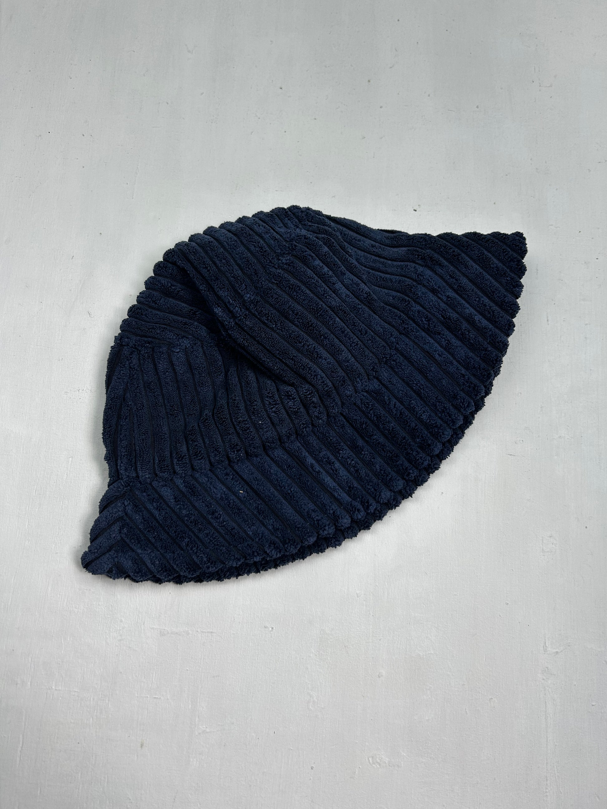 Navy ribbed velvet bucket hat