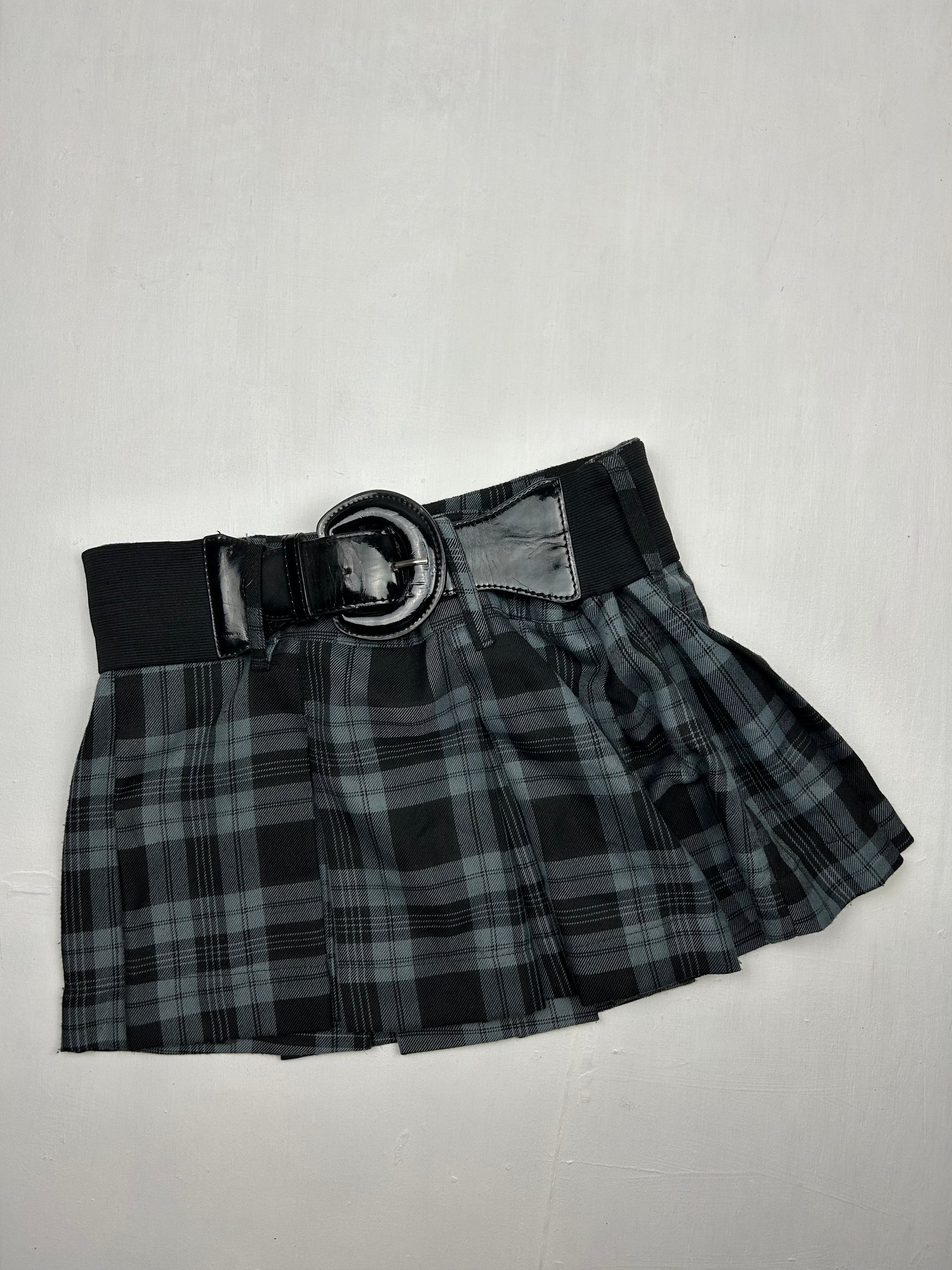 Black & grey check print low rise belt pleated skirt (S/M)