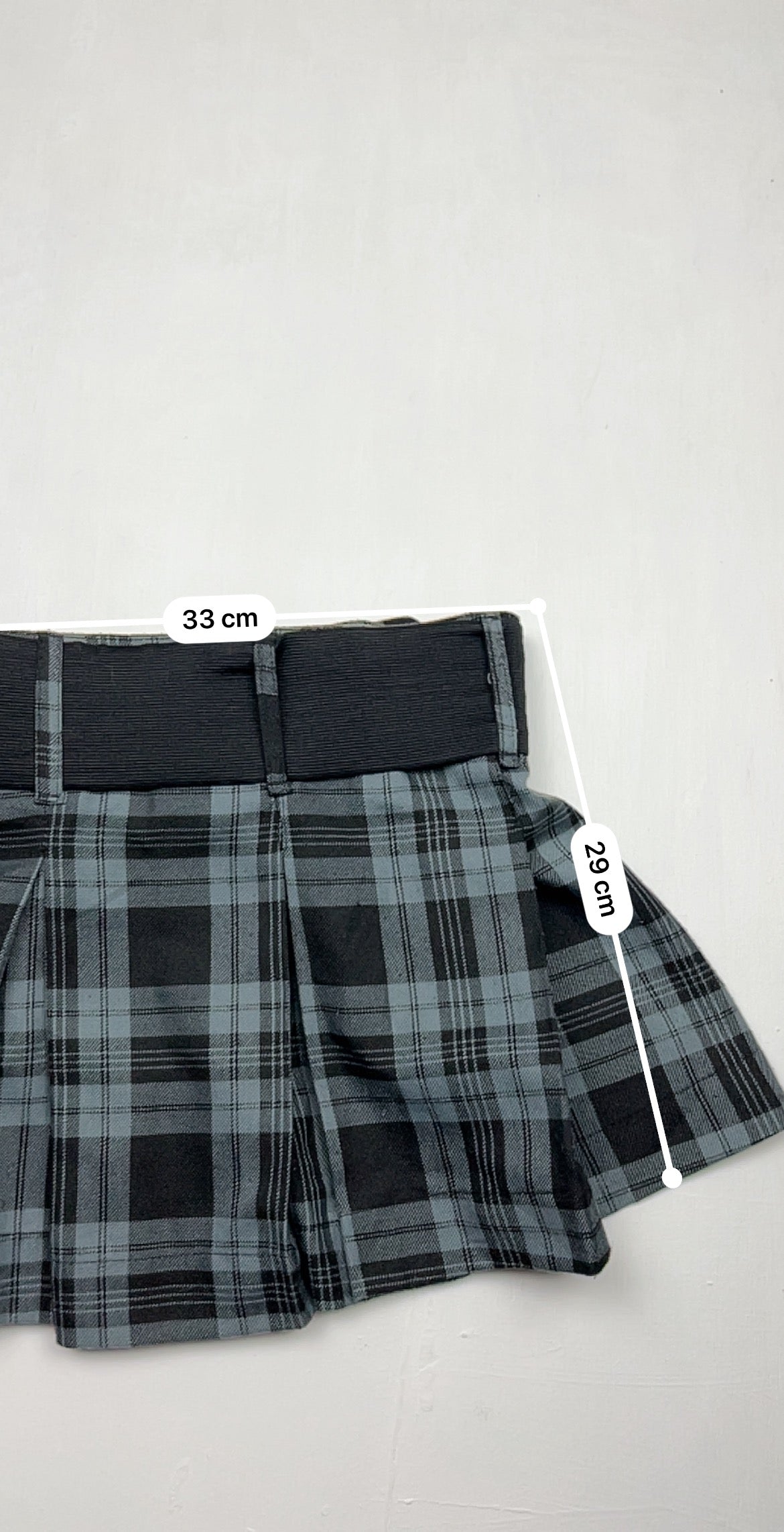 Black & grey check print low rise belt pleated skirt (S/M)