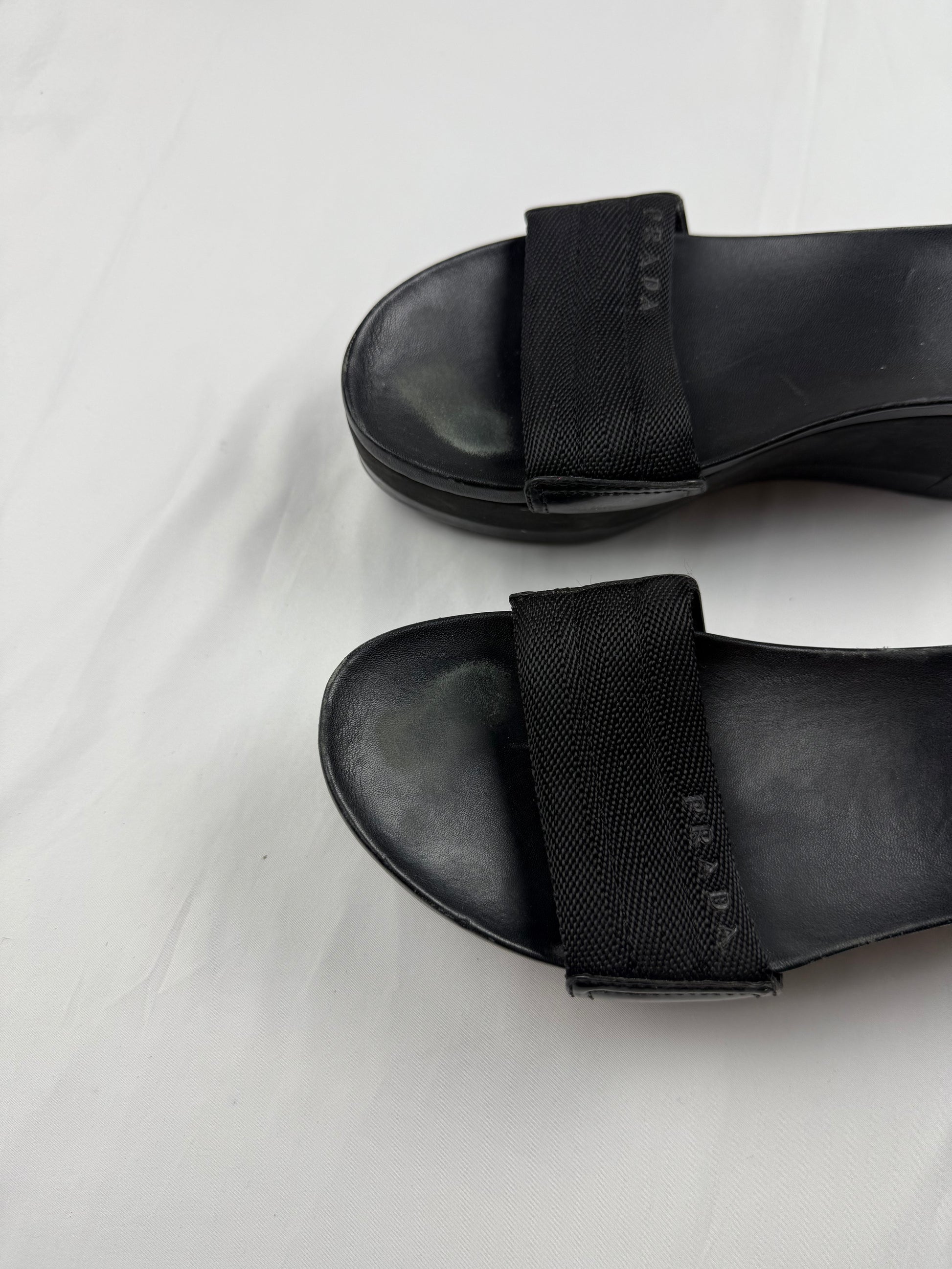 Black logo wedge heels mules (38)