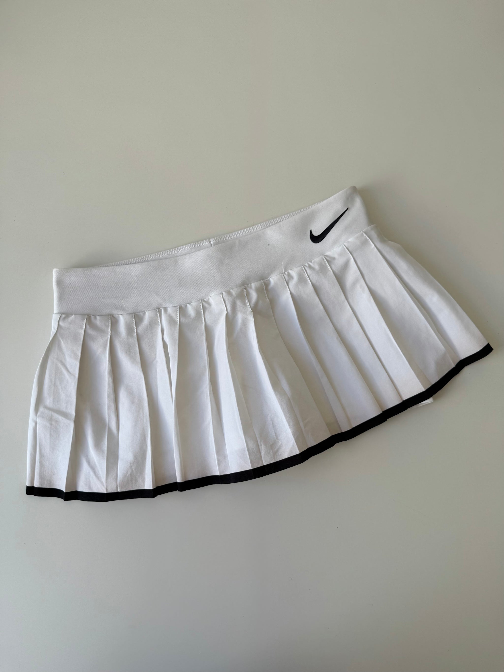 White pleated mini tennis skirt (XS)