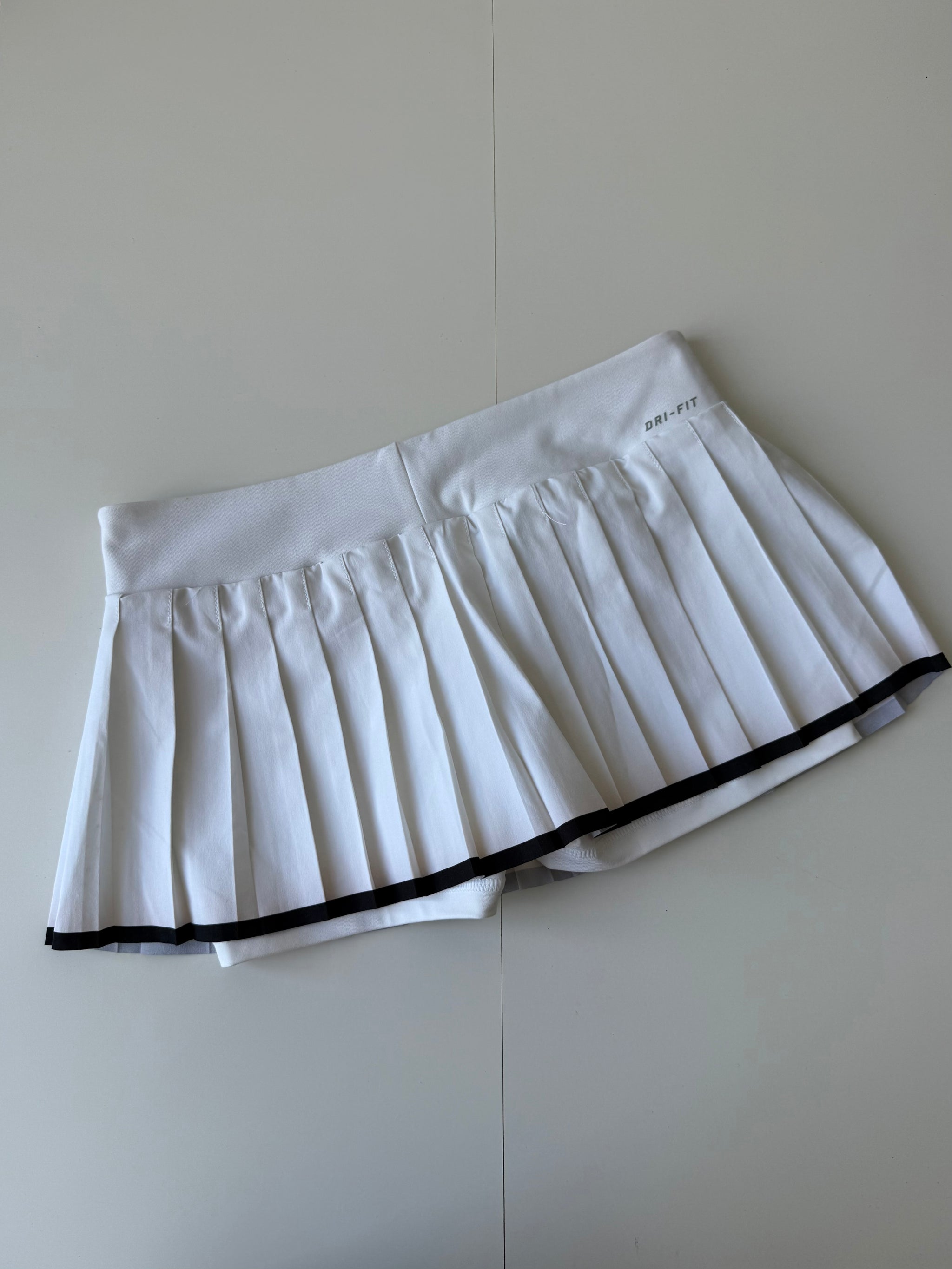 White pleated mini tennis skirt (XS)