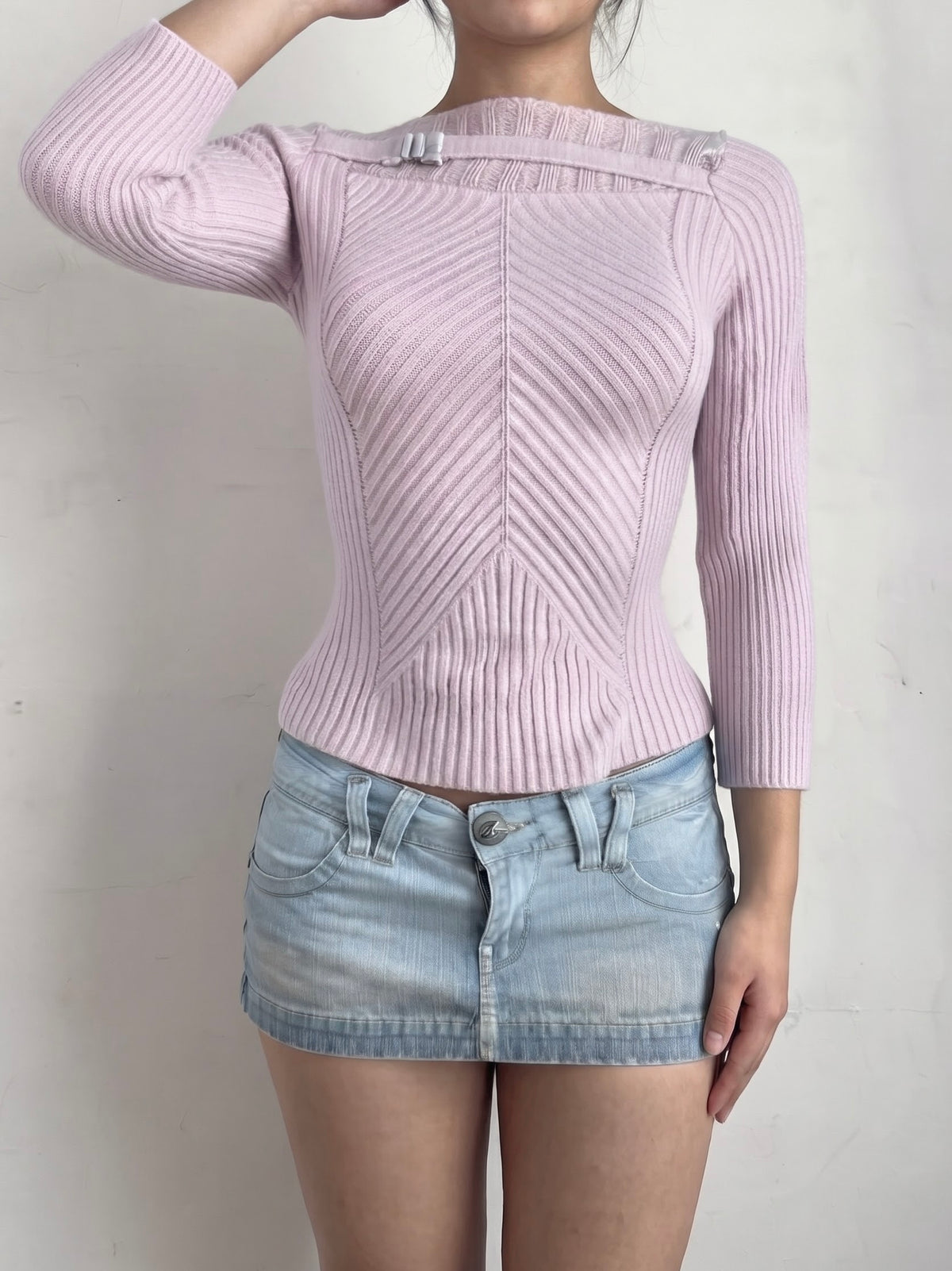 Mini-robe en maille grise à manches courtes avec nouage (S)