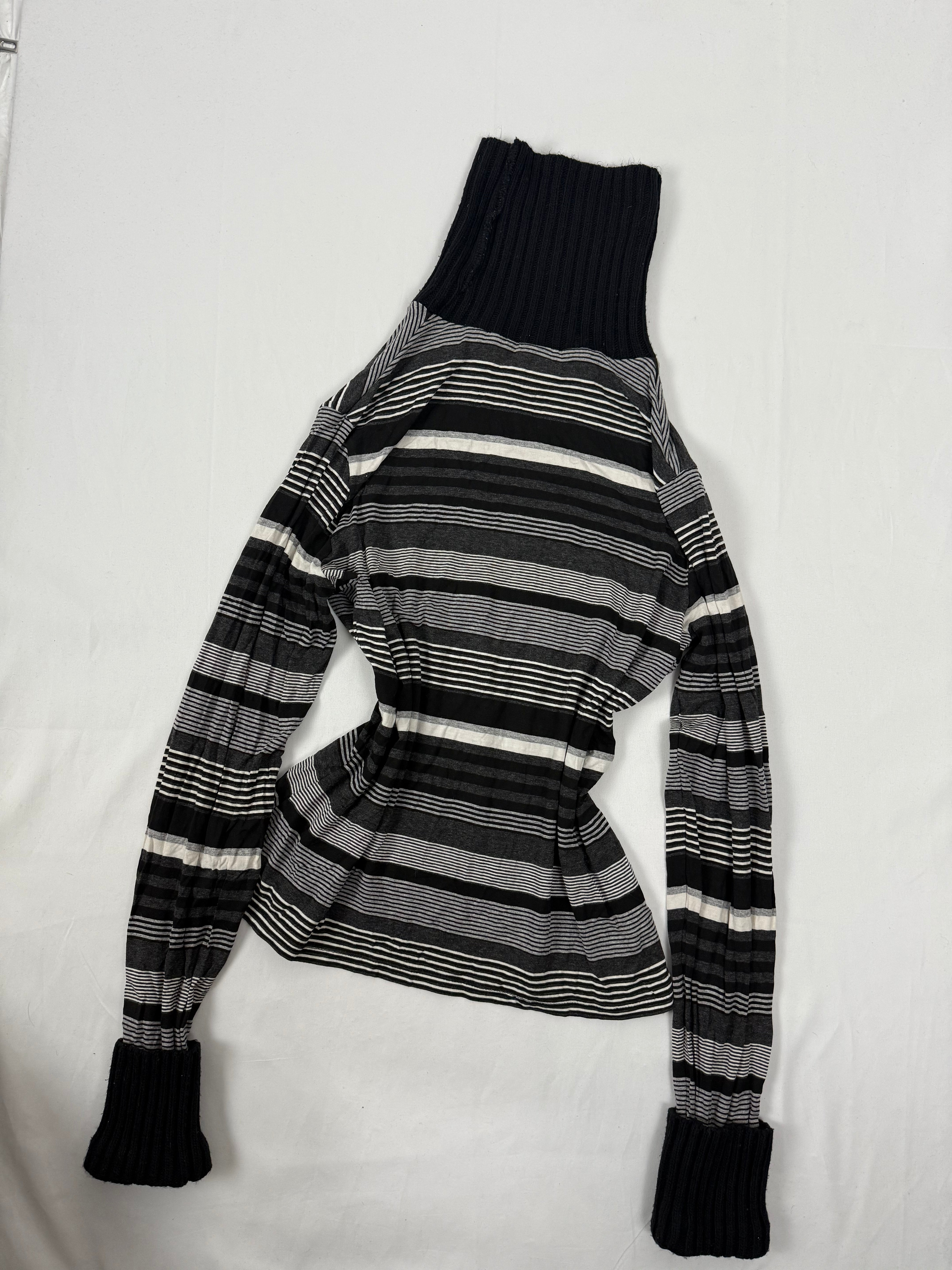 Grey striped turtleneck long sleeves top (L)