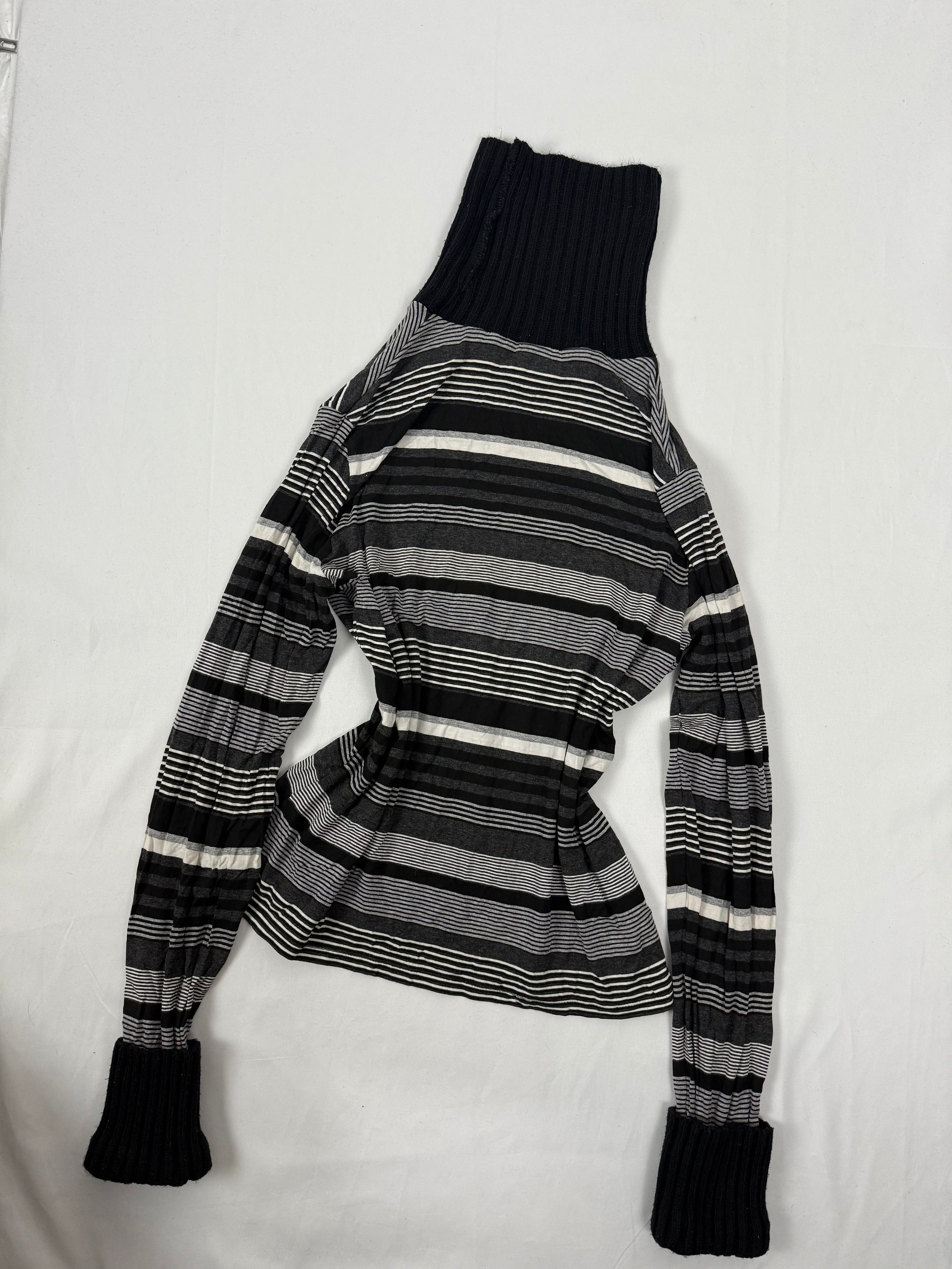 Grey striped turtleneck long sleeves top (L)