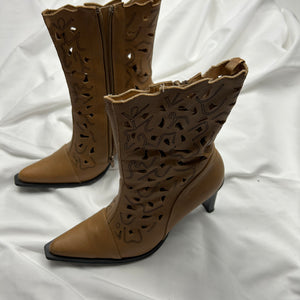 Pointed toes beige heels boots (37)