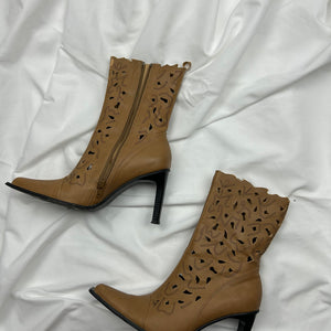 Pointed toes beige heels boots (37)