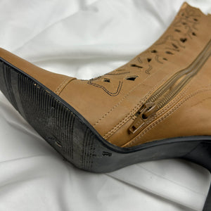 Pointed toes beige heels boots (37)