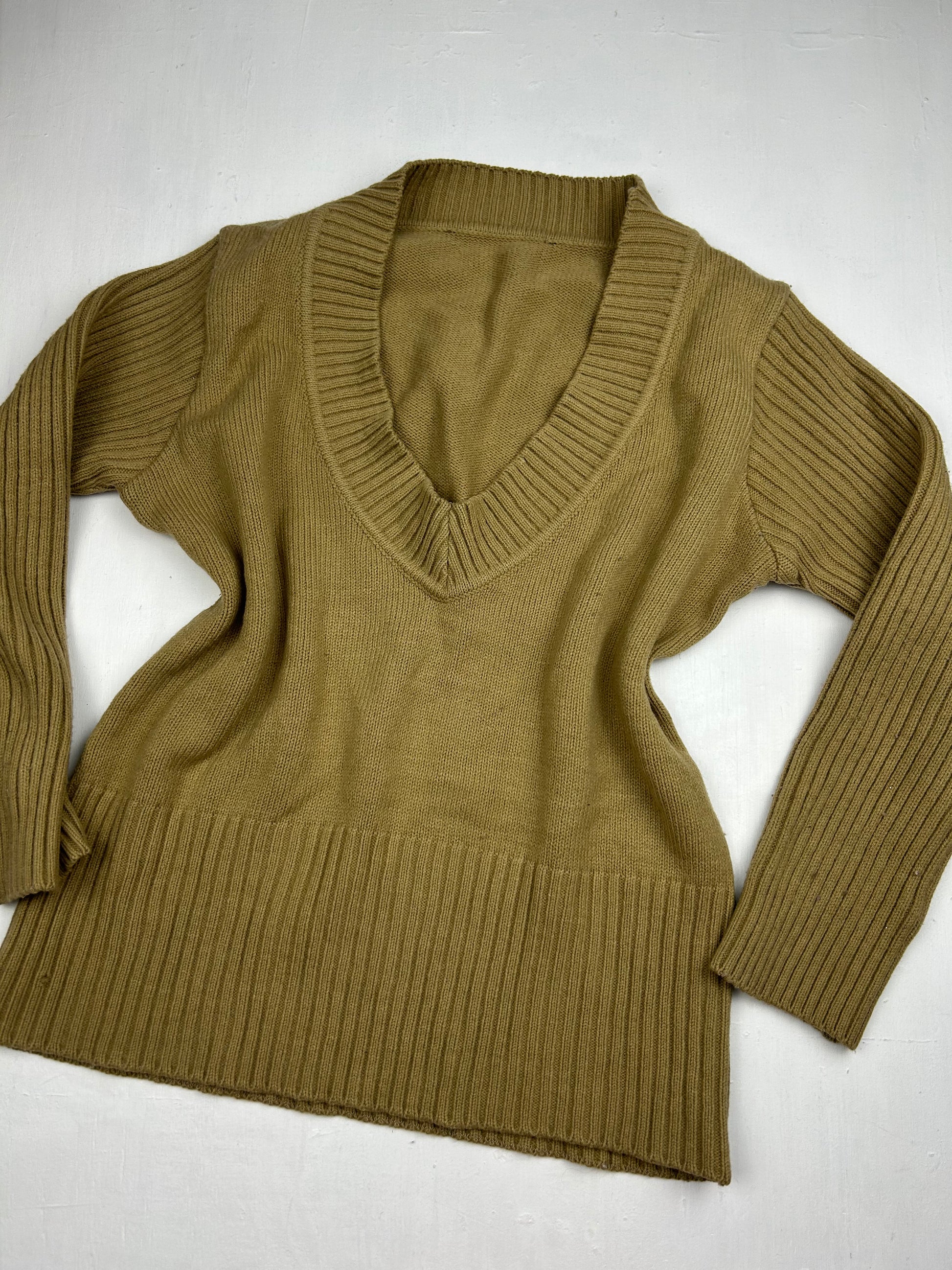 Beige V neck jumper (M/L)