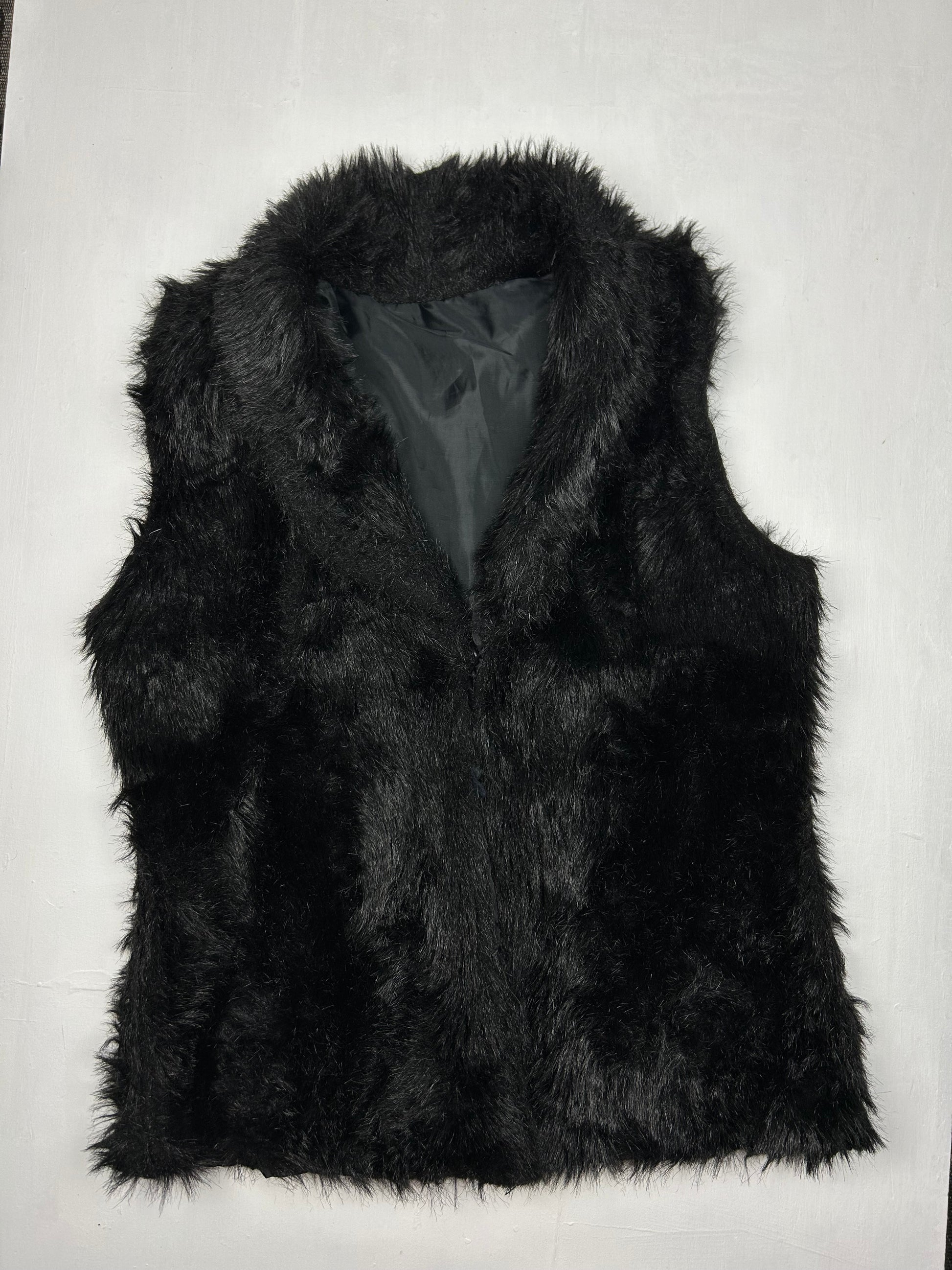 Black faux fur sleeveless jacket (M/L)