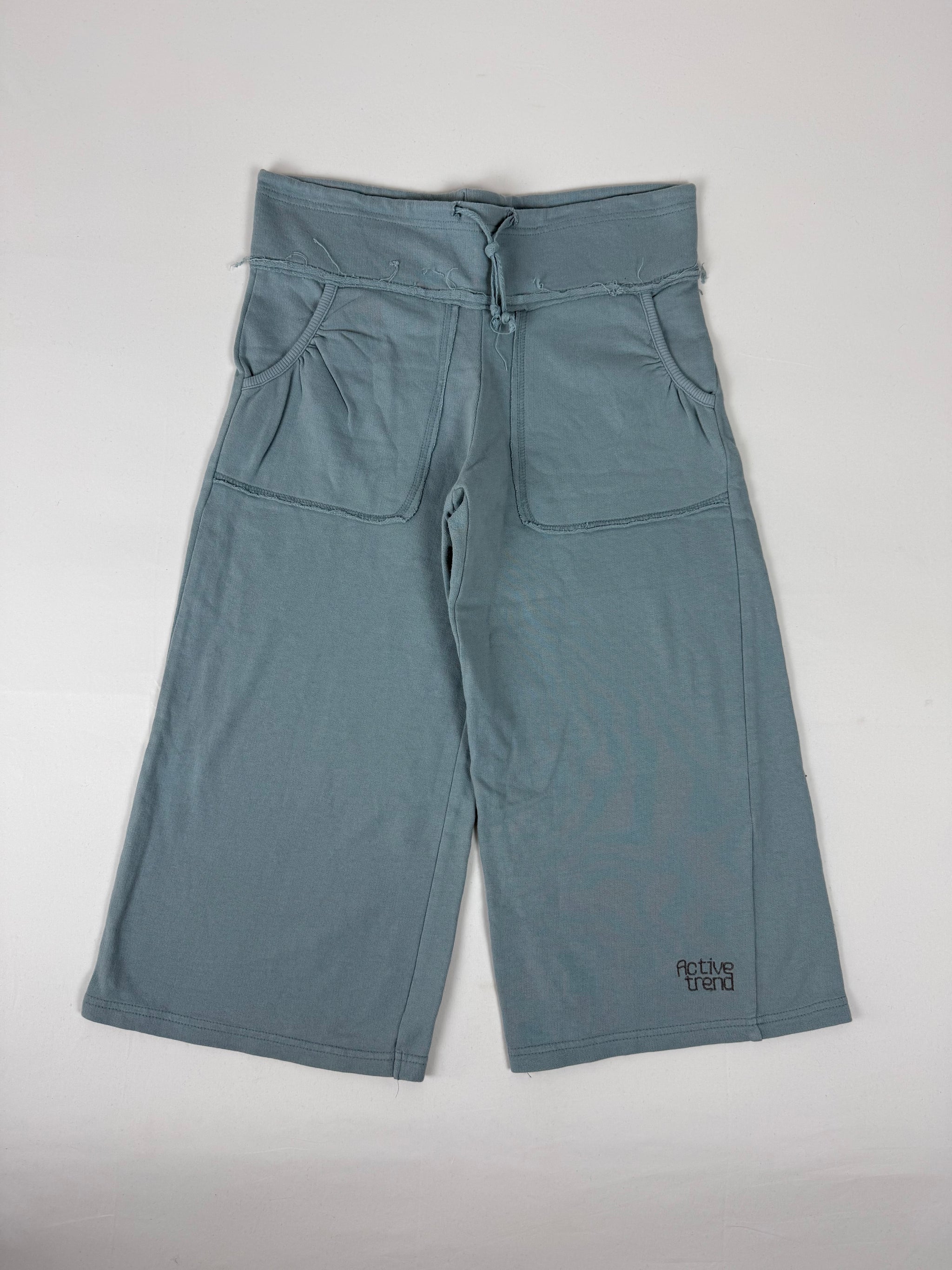 Blue activewear low rise capri pants (S)
