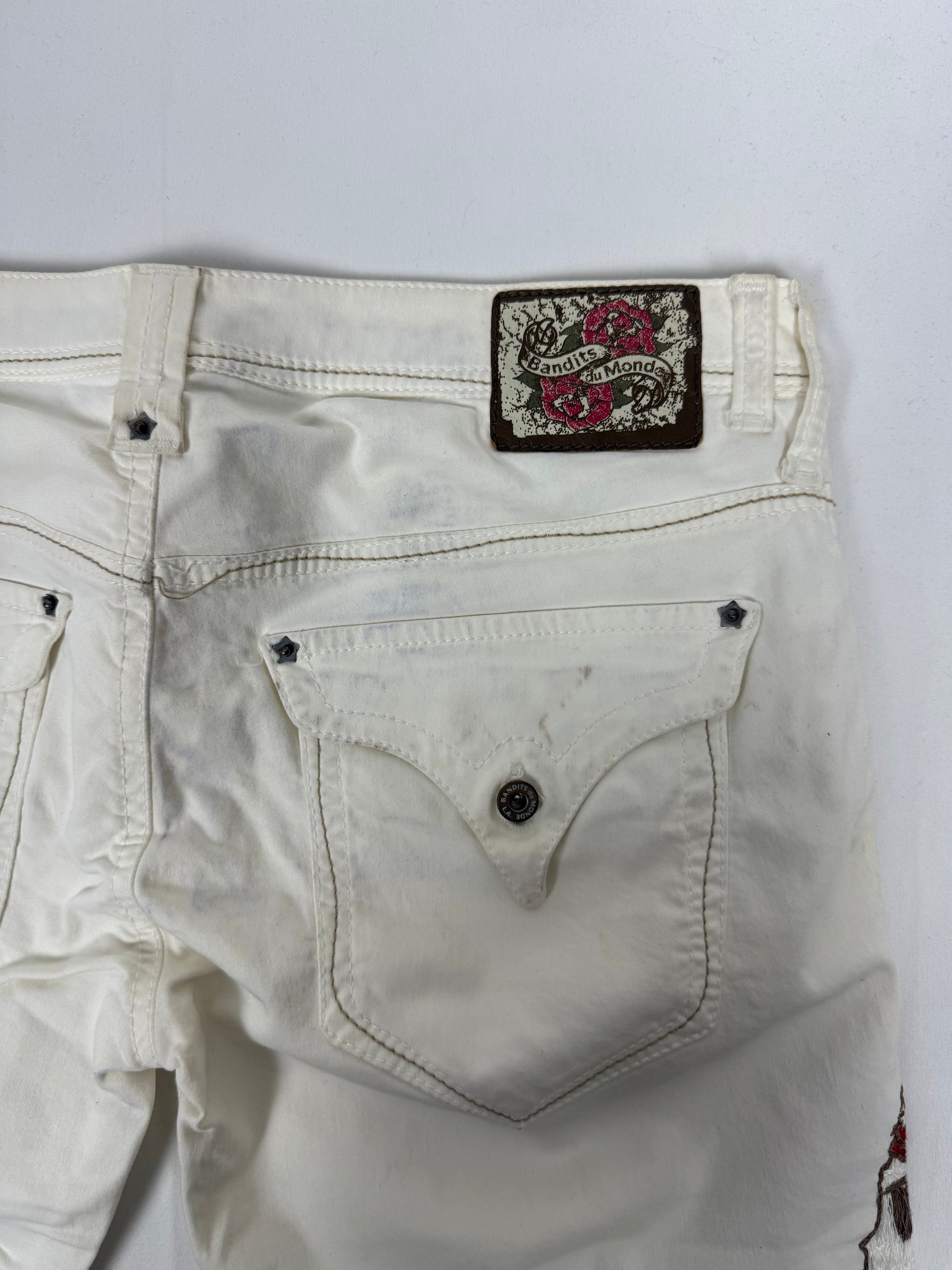 White low rise embroidered denim capri pants (M/L)