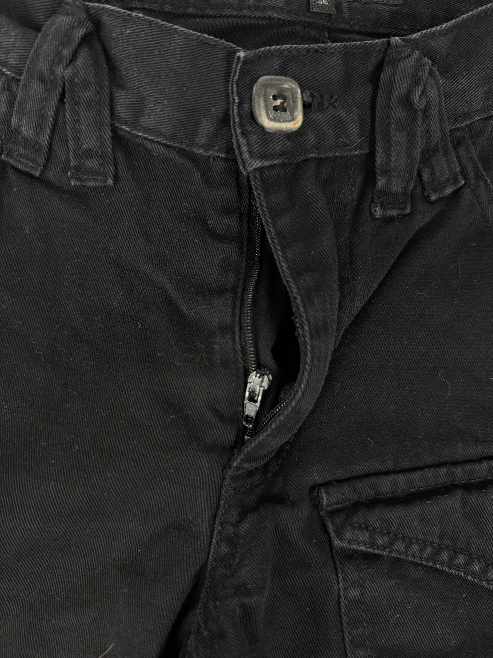 Black denim low rise capri pants (S)