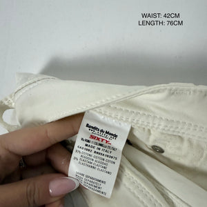 White low rise embroidered denim capri pants (M/L)