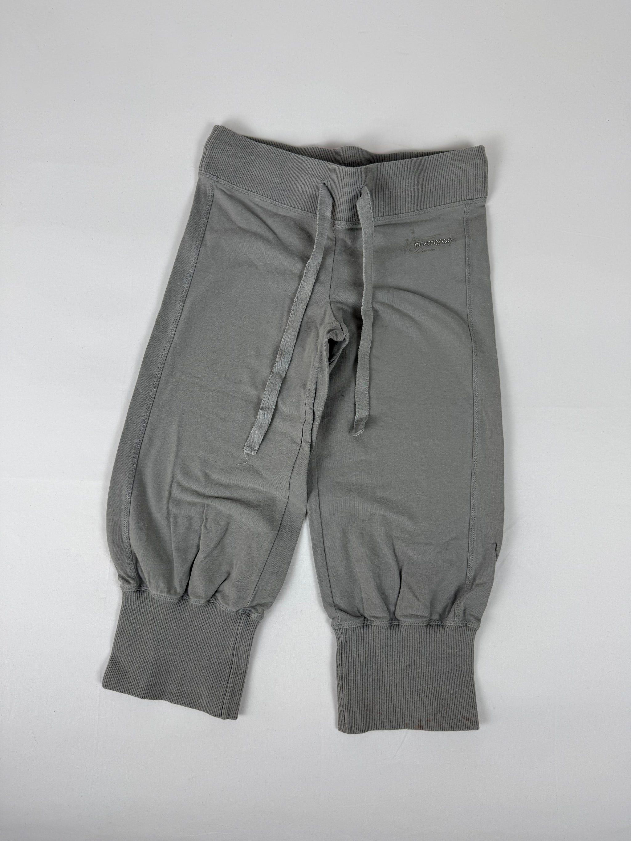 Grey activewear low rise capri pants (S)