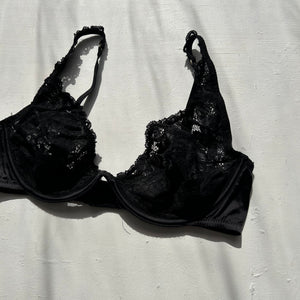 Black lace vintage bra (75D)