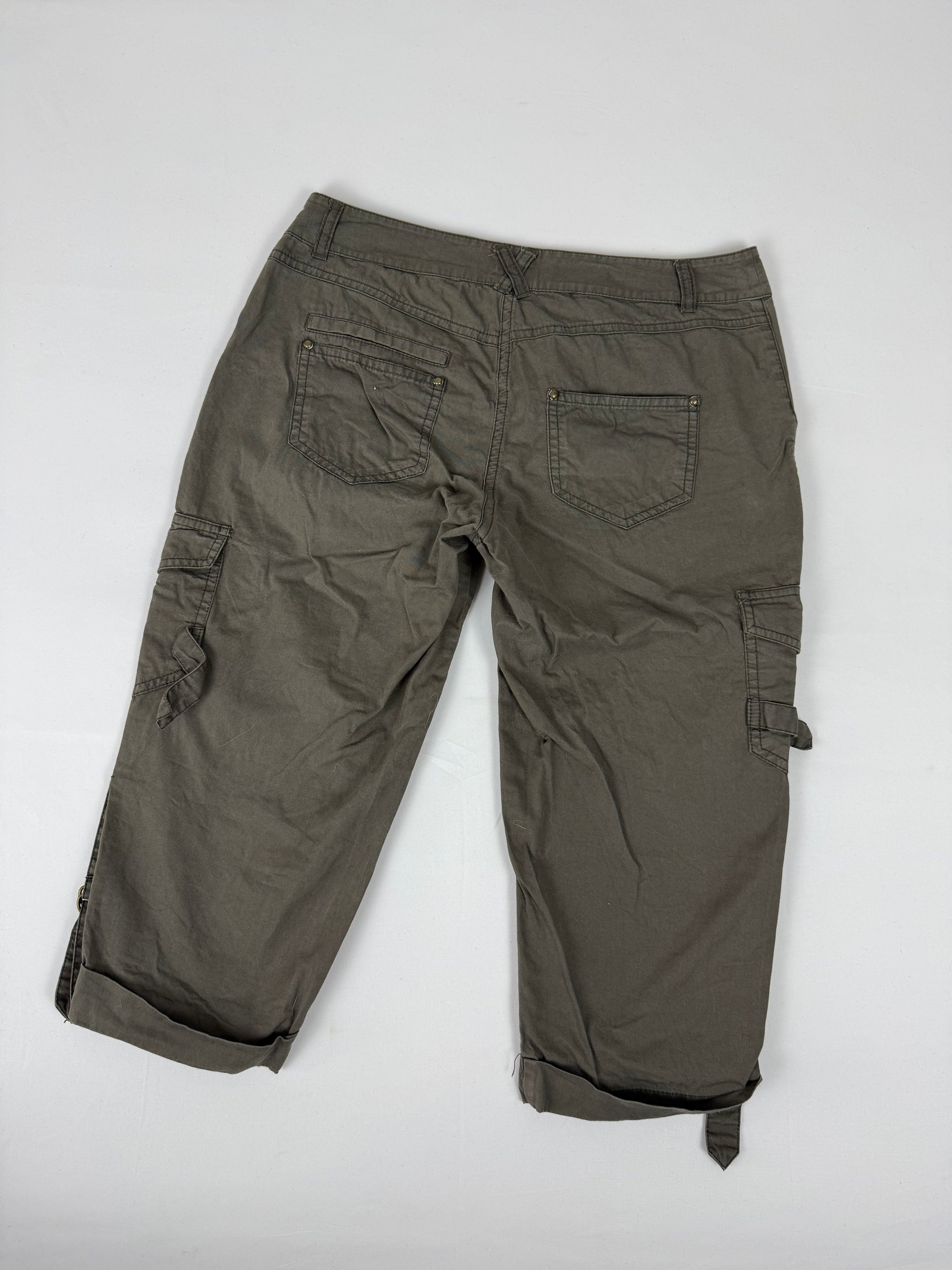 Khaki cargo low rise capri pants (S/M)