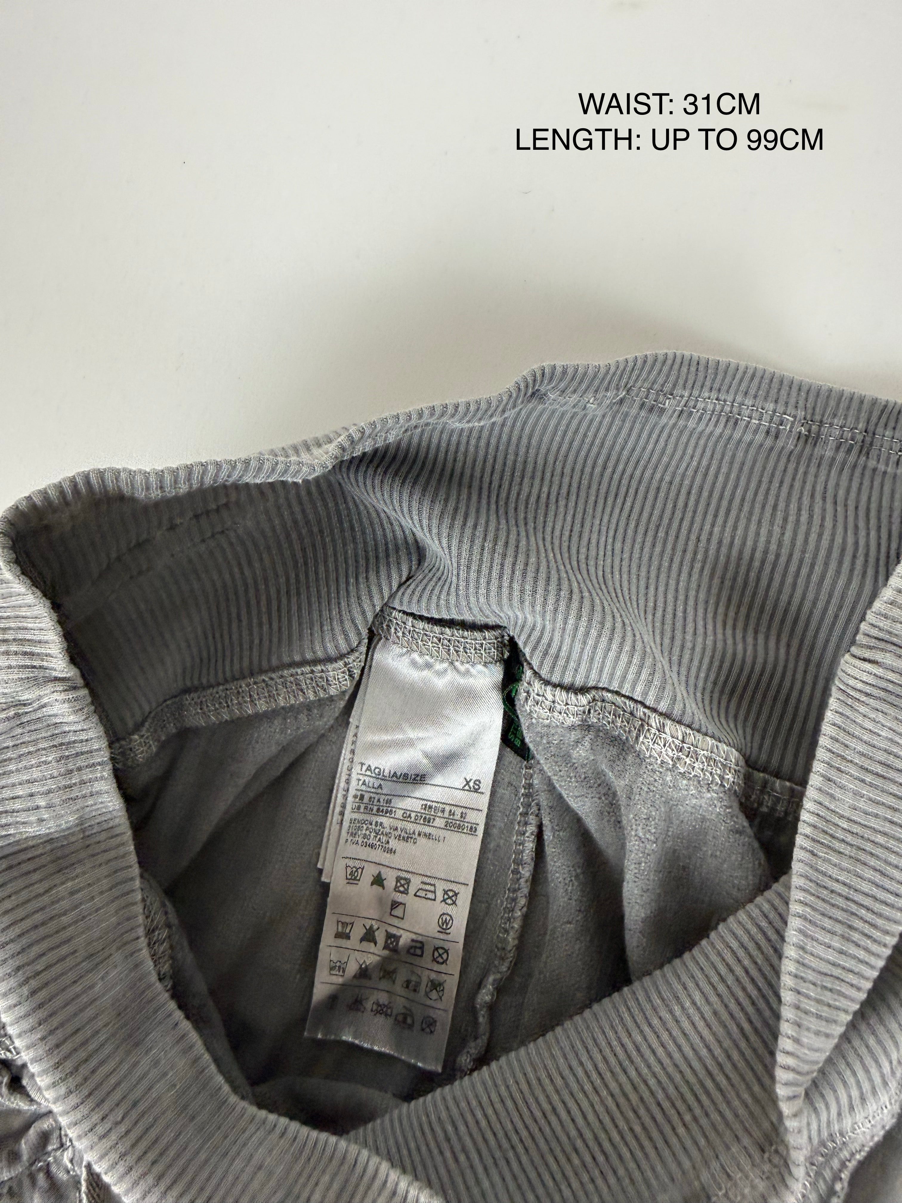 Grey activewear low rise capri pants (XS)