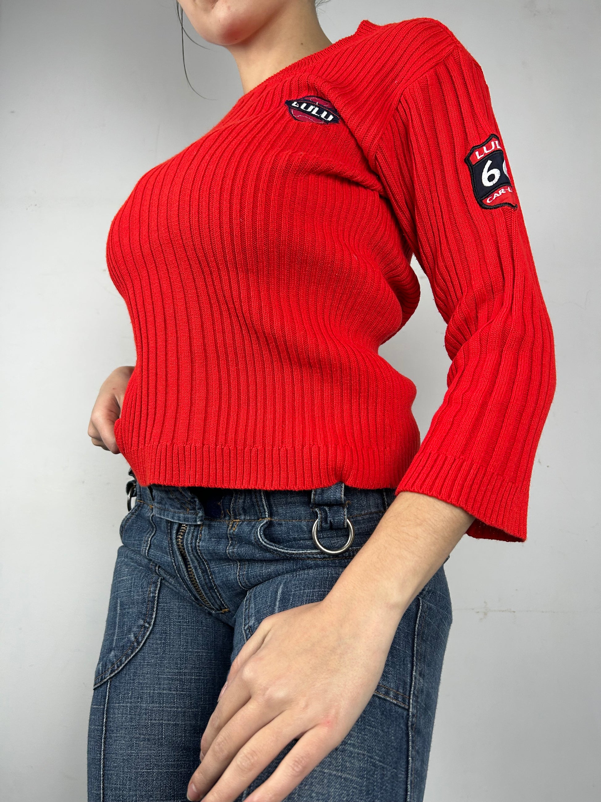 Red ribbed round neck jumper (S/M)