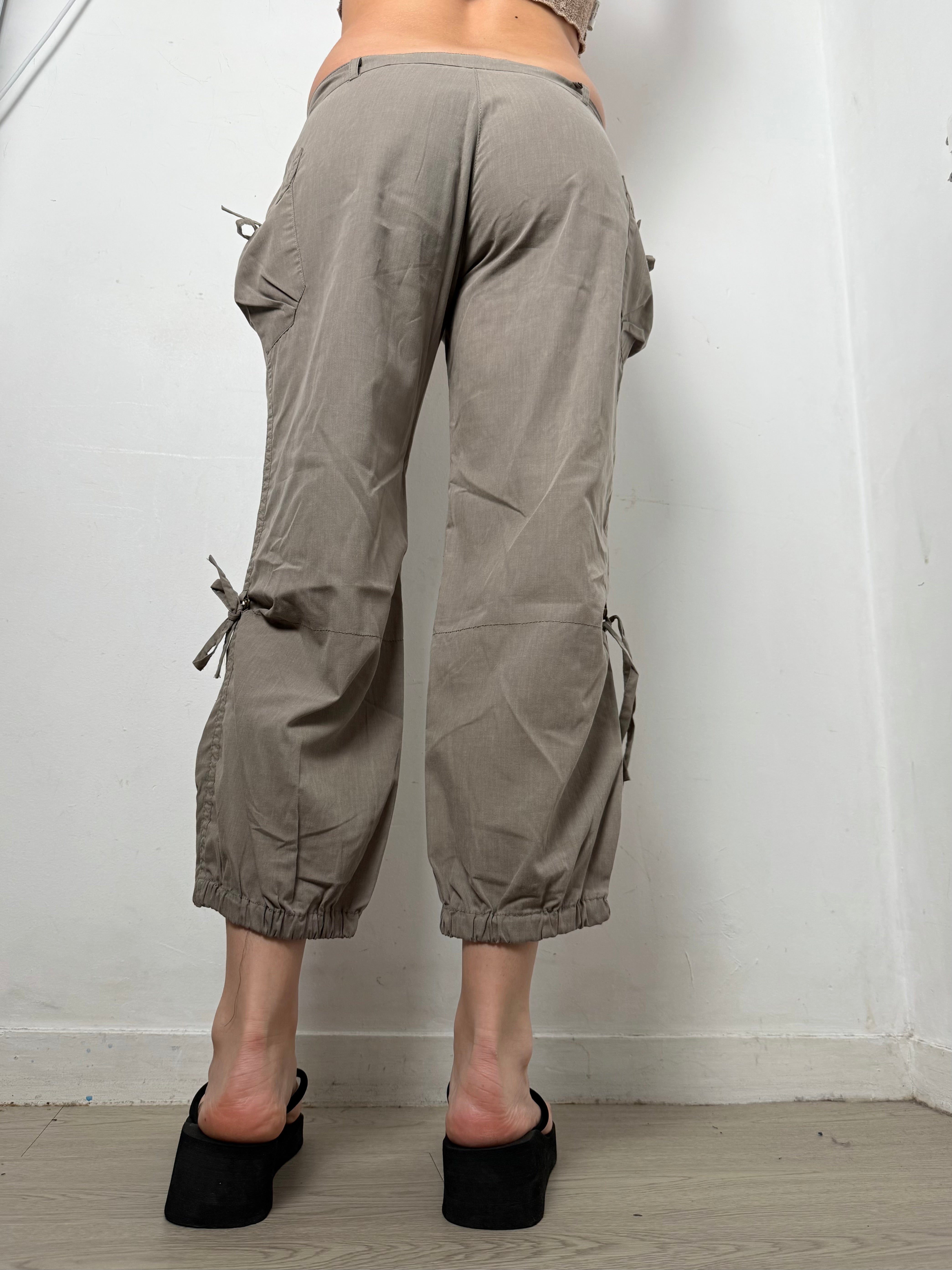 Khaki baggy capri pants (M)