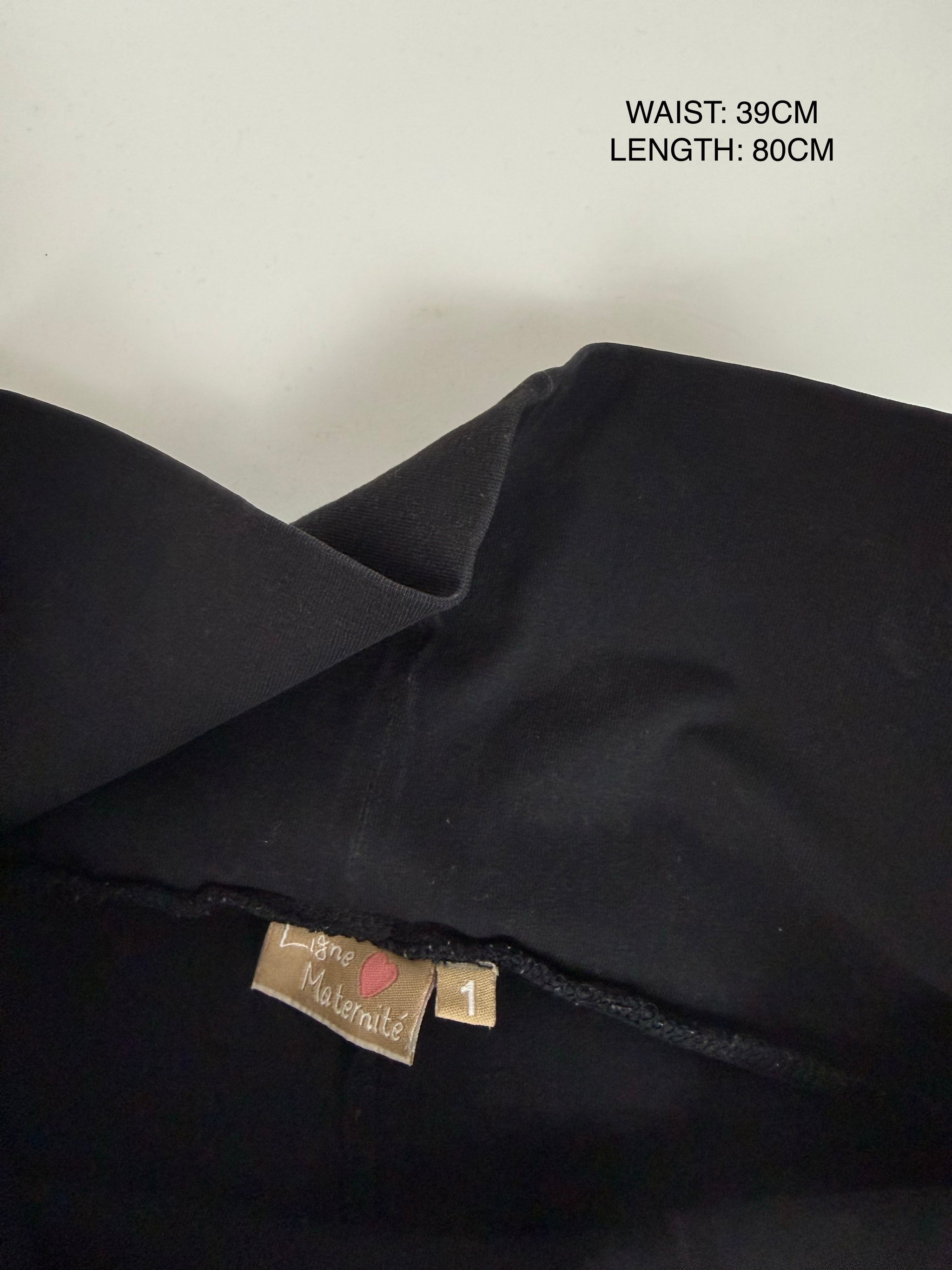 Black activewear low rise capri pants (M)